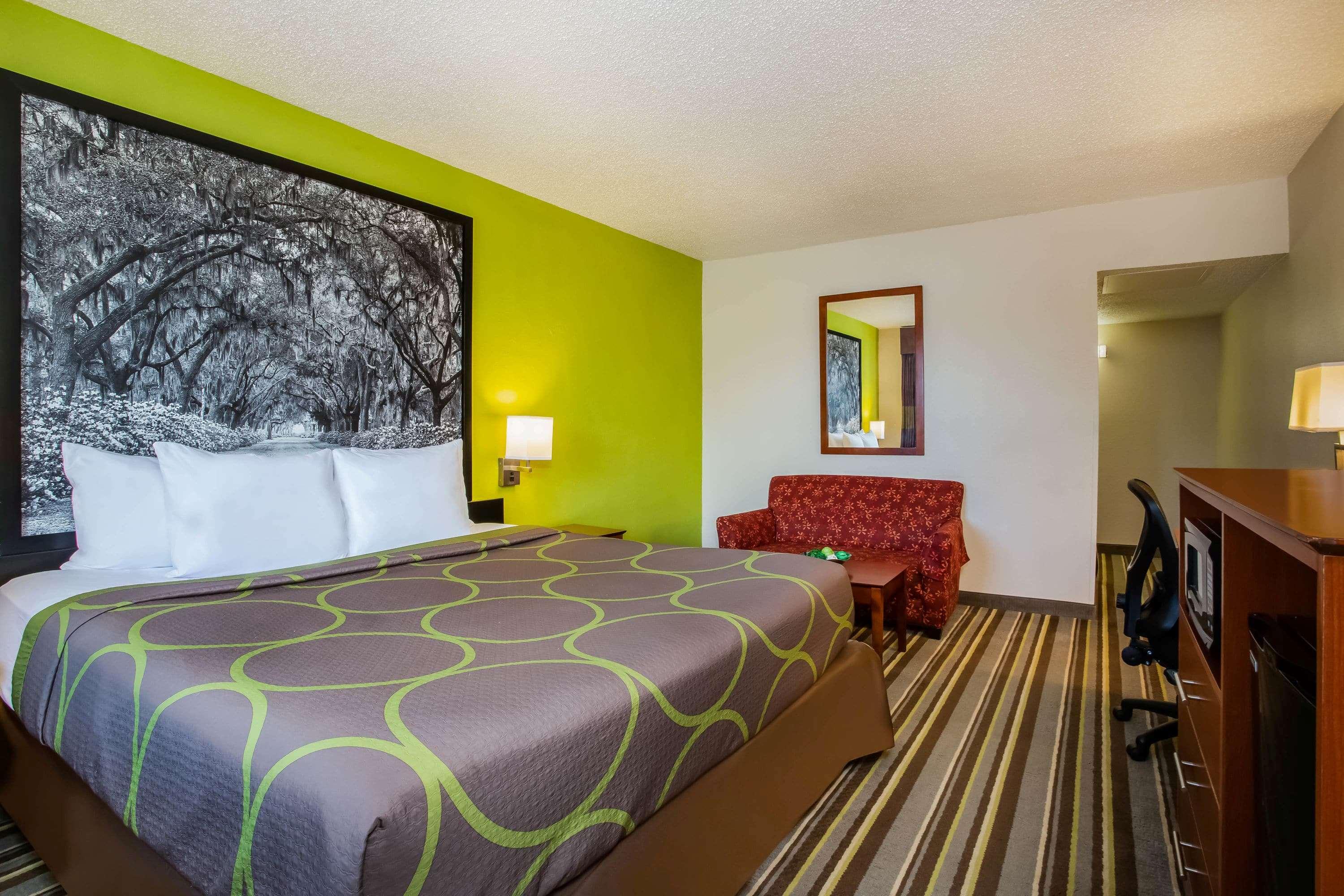 Super 8 by Wyndham Lake City — photo 4