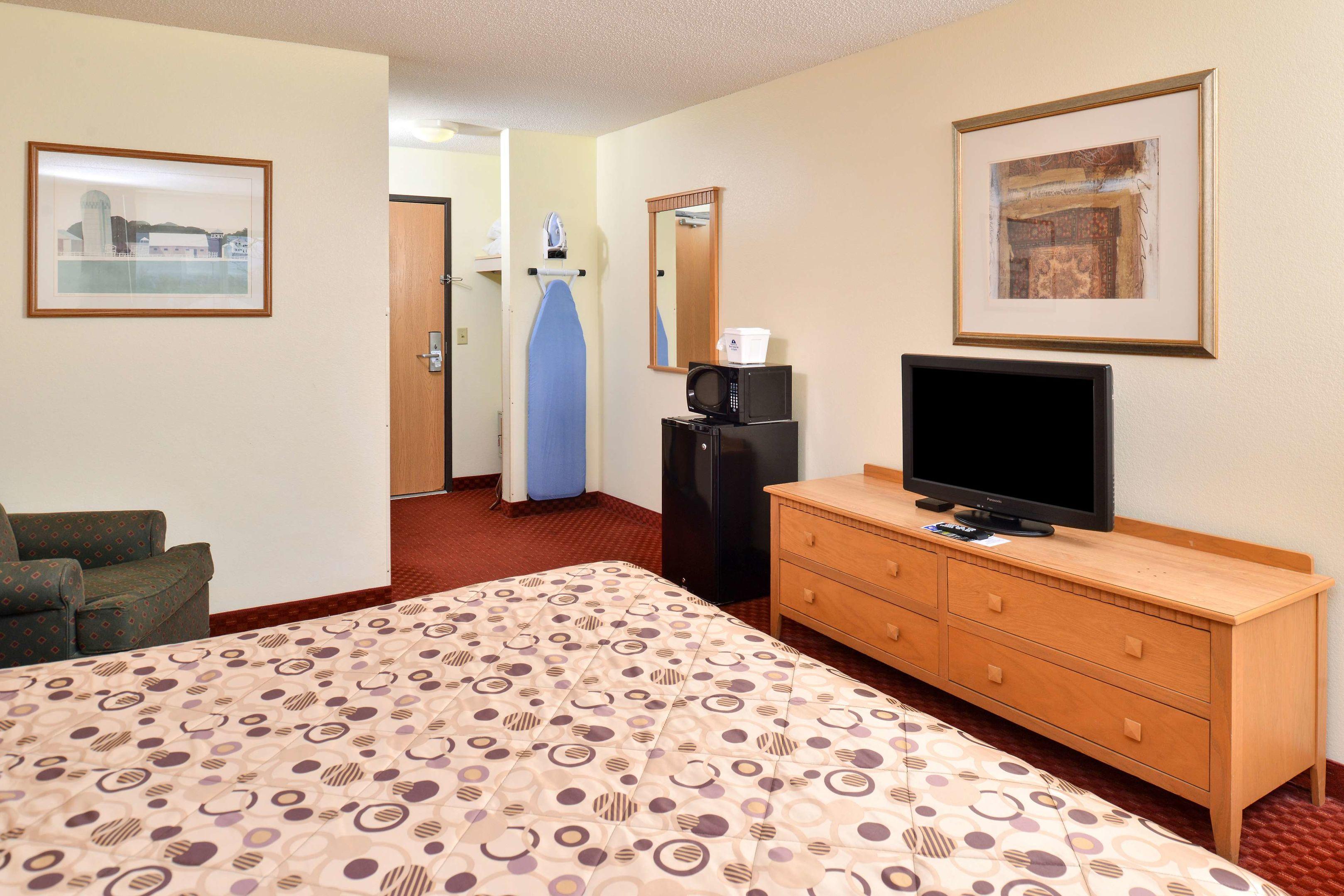 Americas Best Value Inn & Suites — photo 4