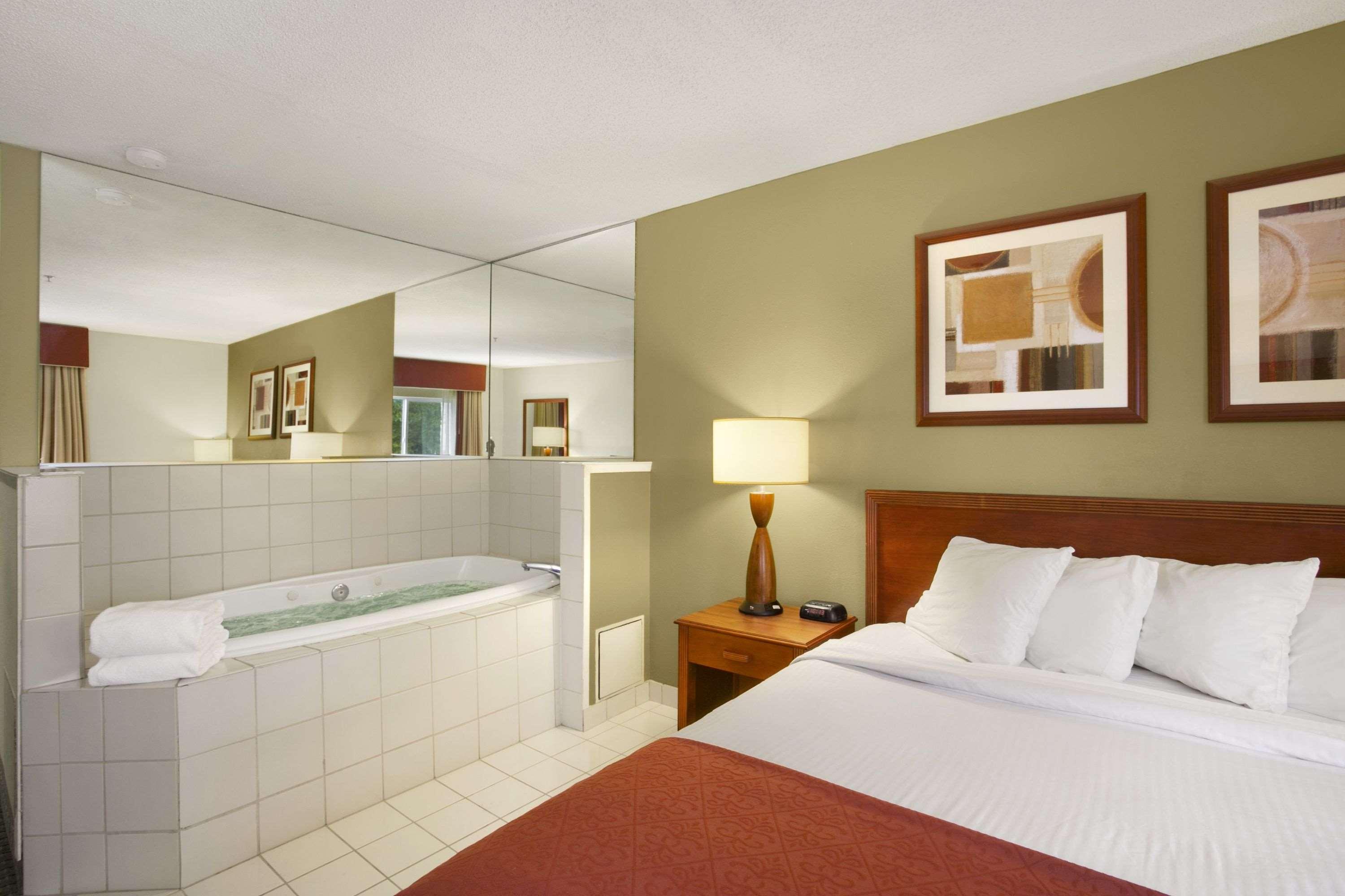 Baymont Inn & Suites Evansville North/Haubstadt — photo 4