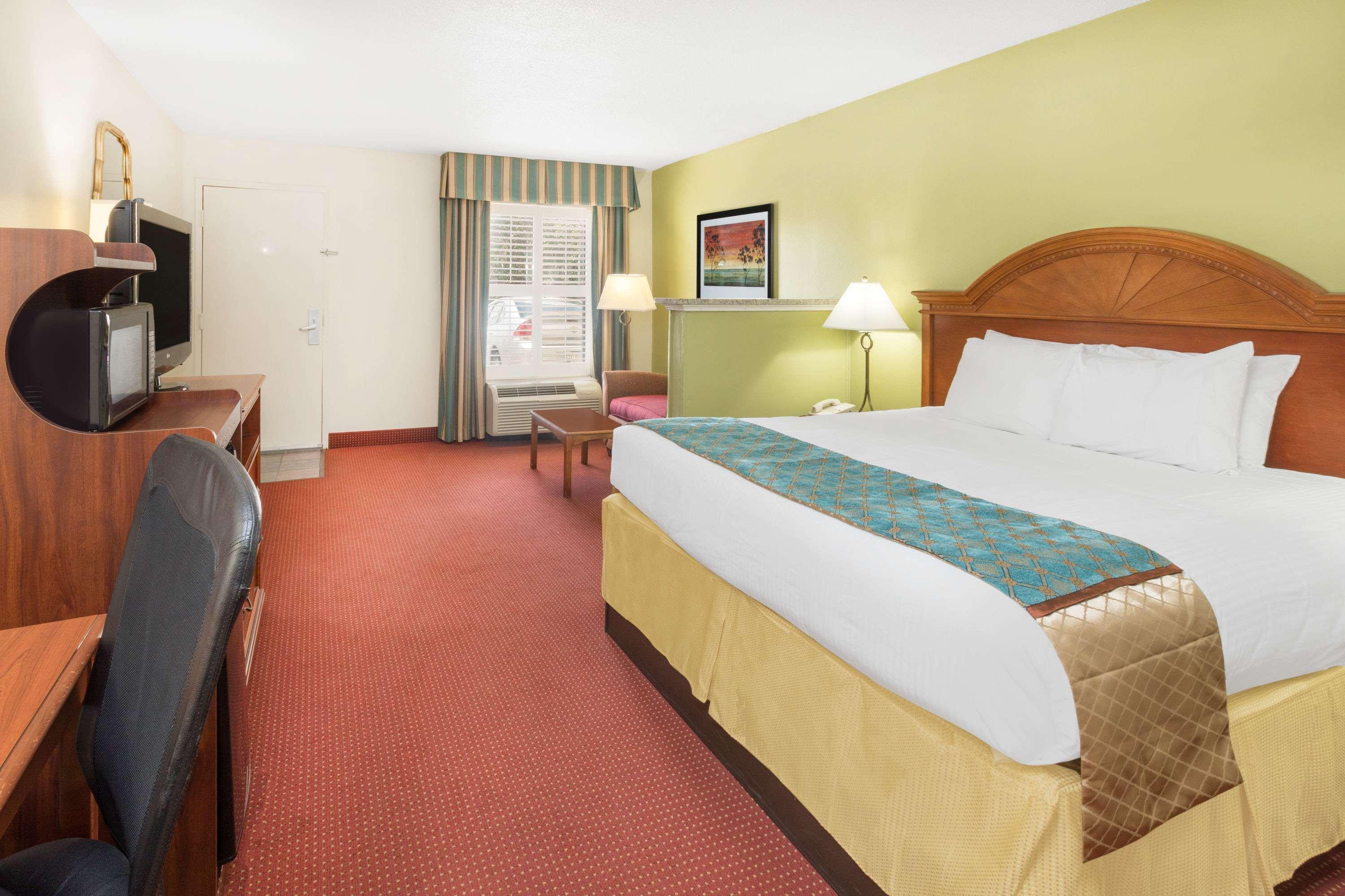 Baymont Inn & Suites Orangeburg North — photo 3