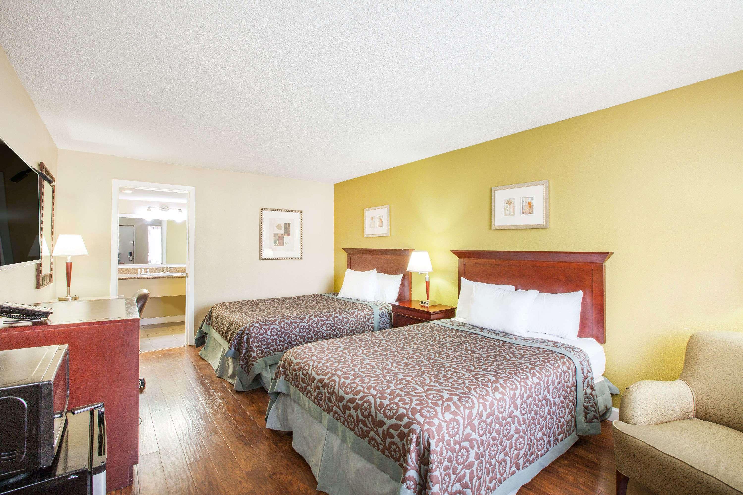 Days Inn by Wyndham San Antonio Alamo/Riverwalk — photo 5