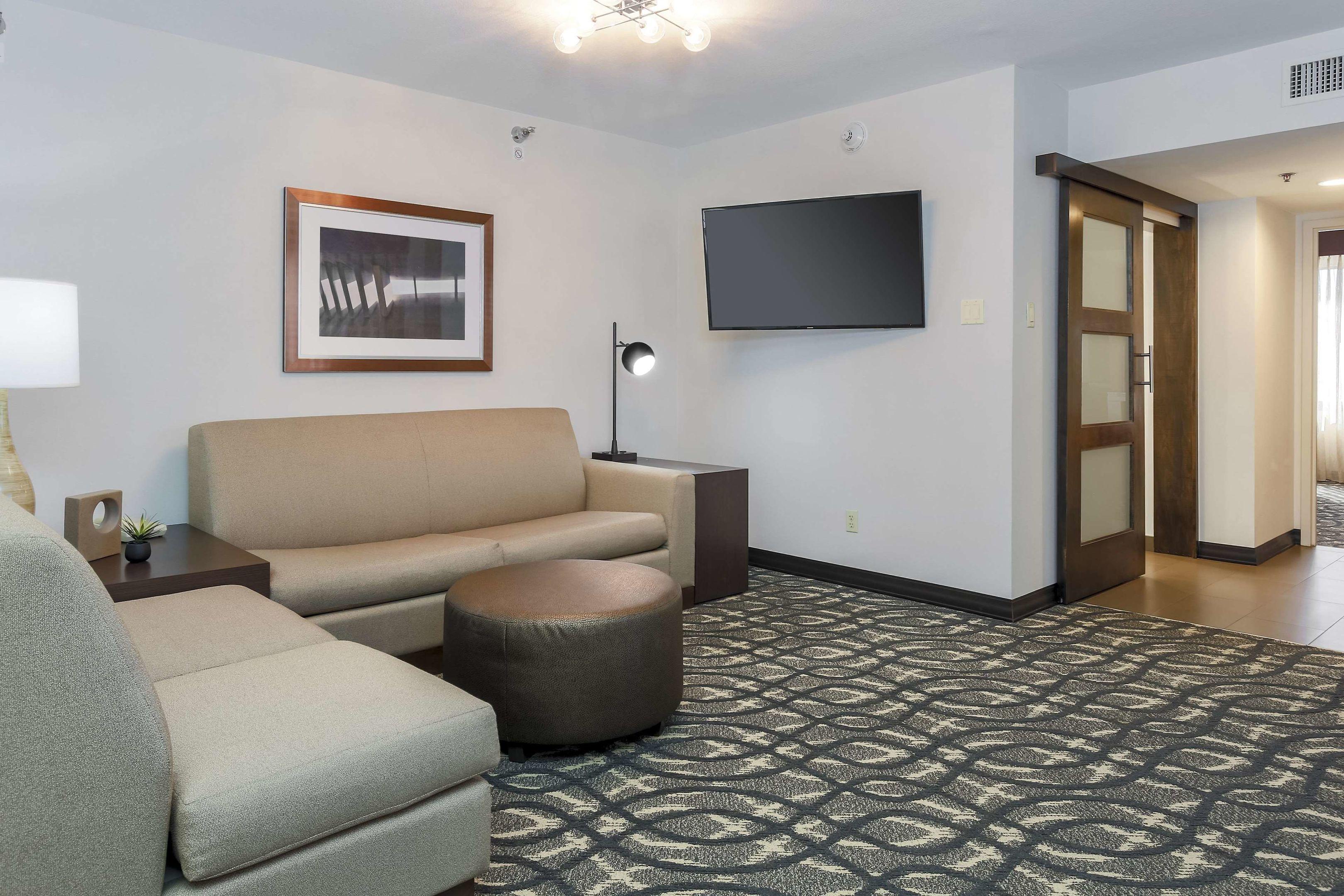 Embassy Suites Dallas Love Field — photo 5