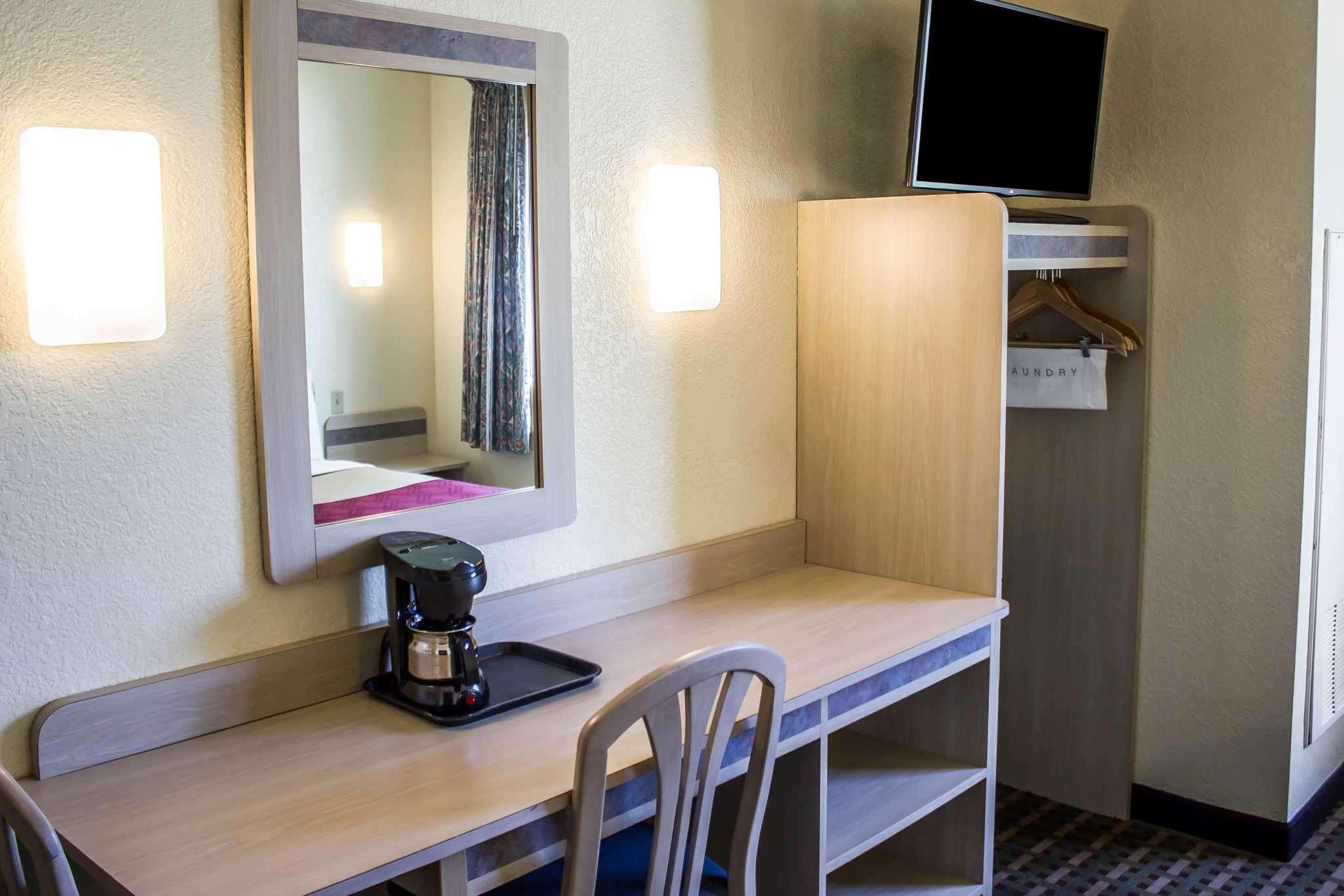Econo Lodge — photo 5