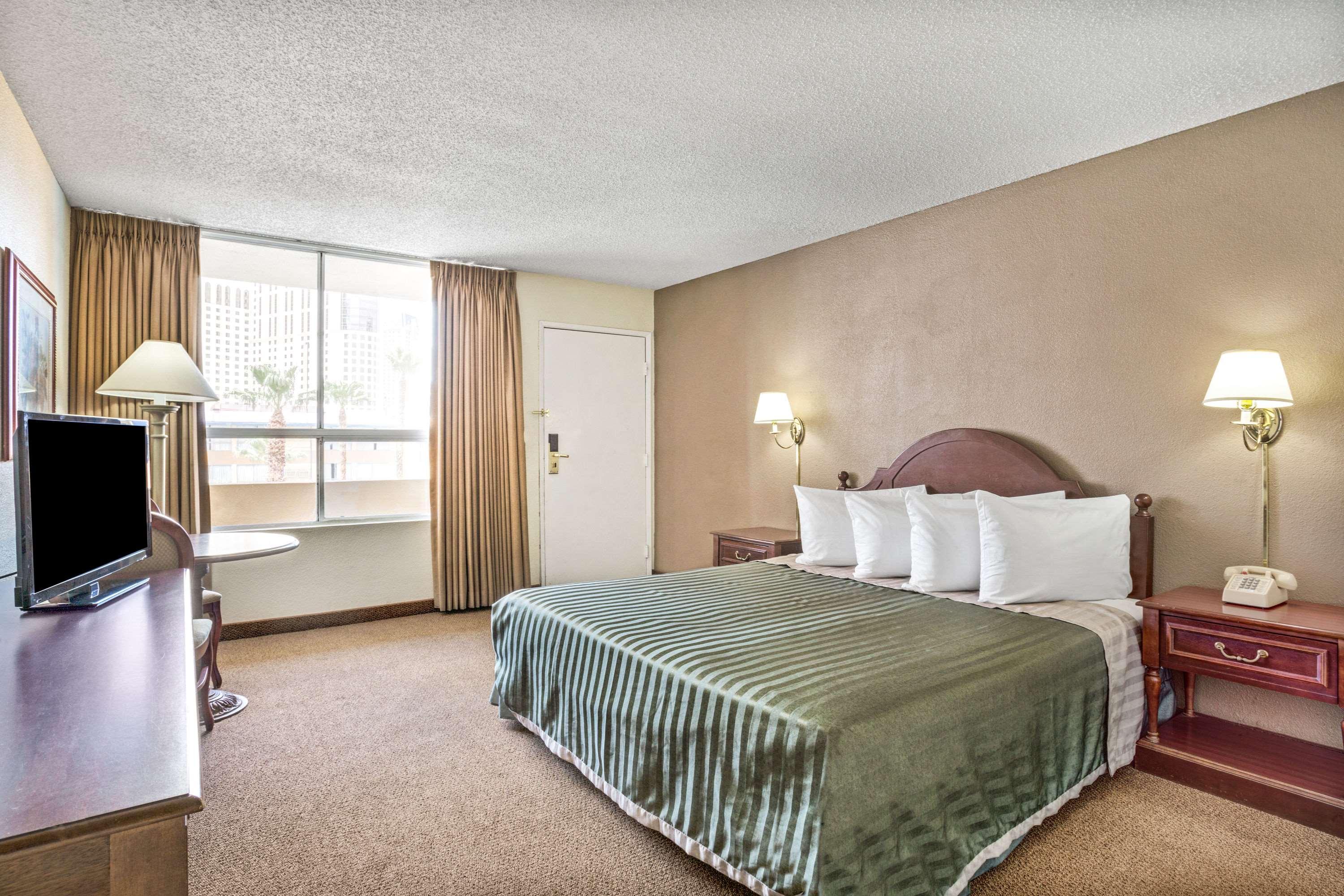 Travelodge by Wyndham Las Vegas Center Strip — photo 3