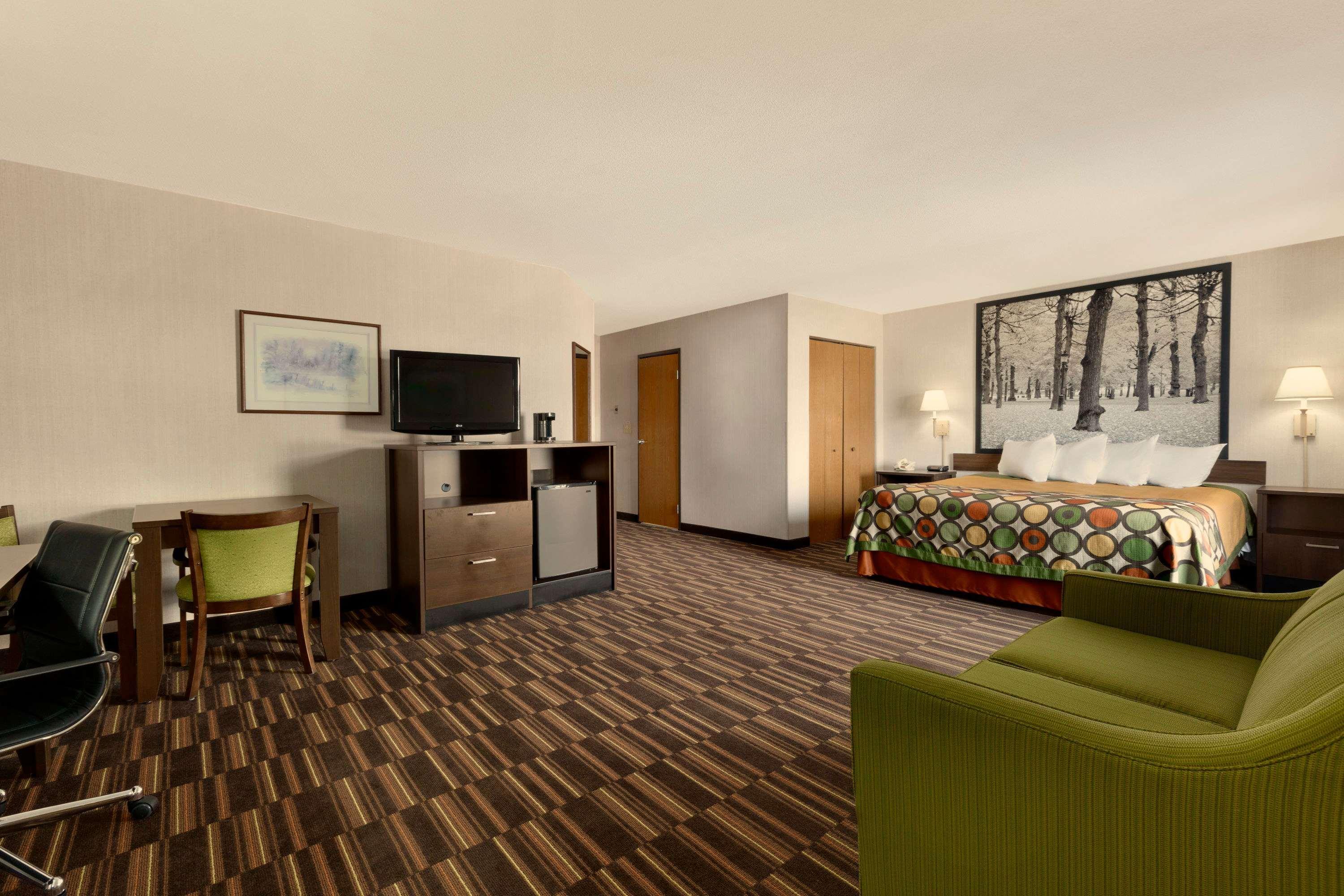 Super 8 by Wyndham West Springfield/Route 5 — photo 5