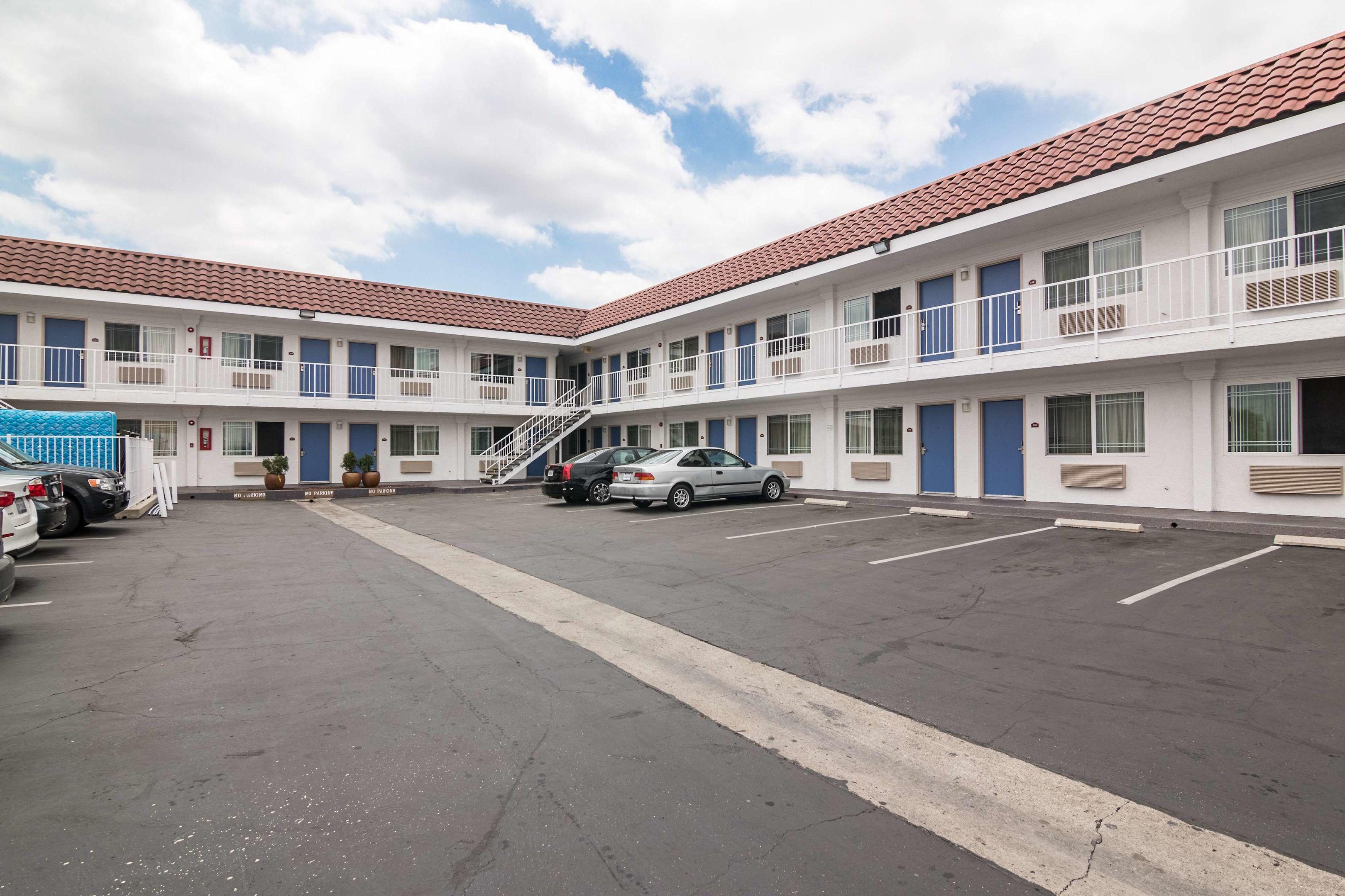 Motel 6 Norwalk — photo 4