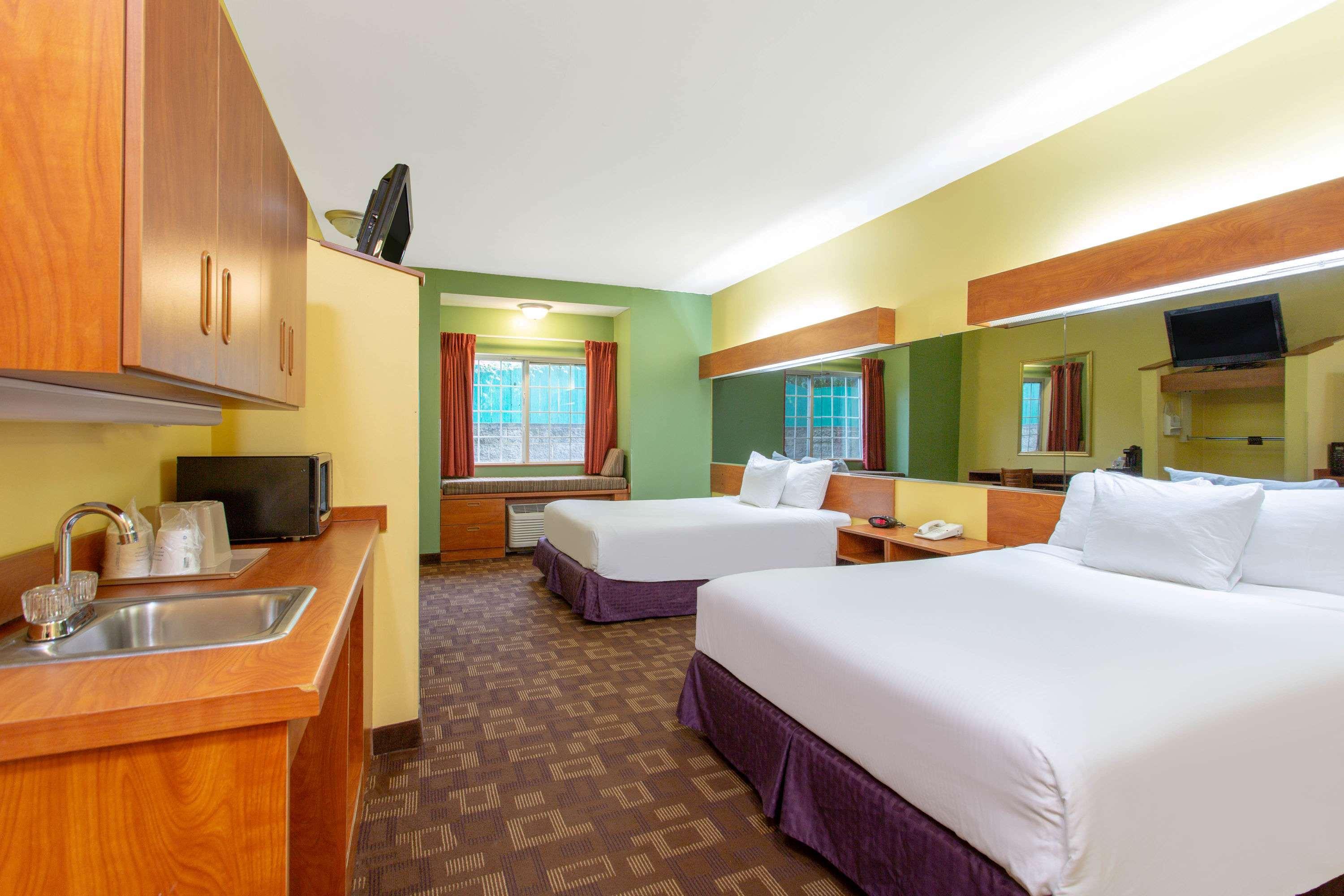 Microtel Inn & Suites by Wyndham Charlotte/Northlake — photo 5