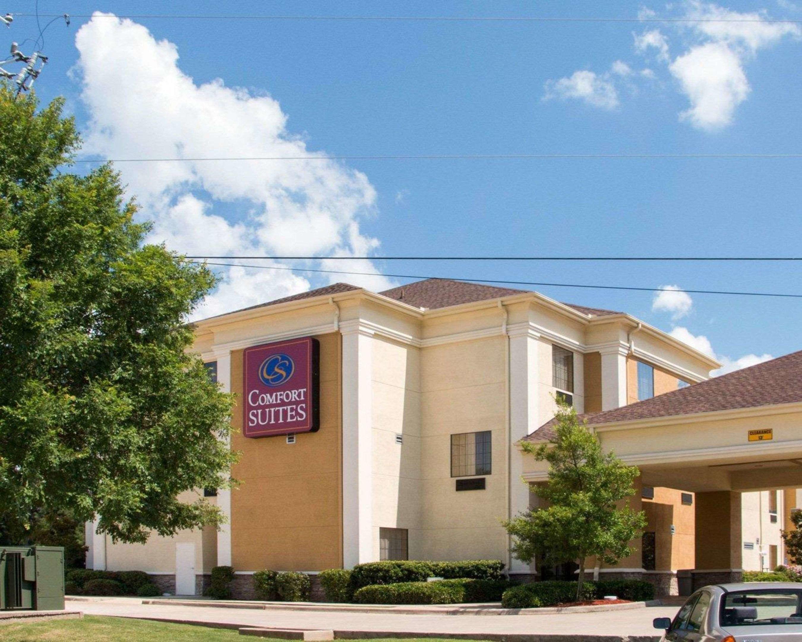 Comfort Suites — photo 3