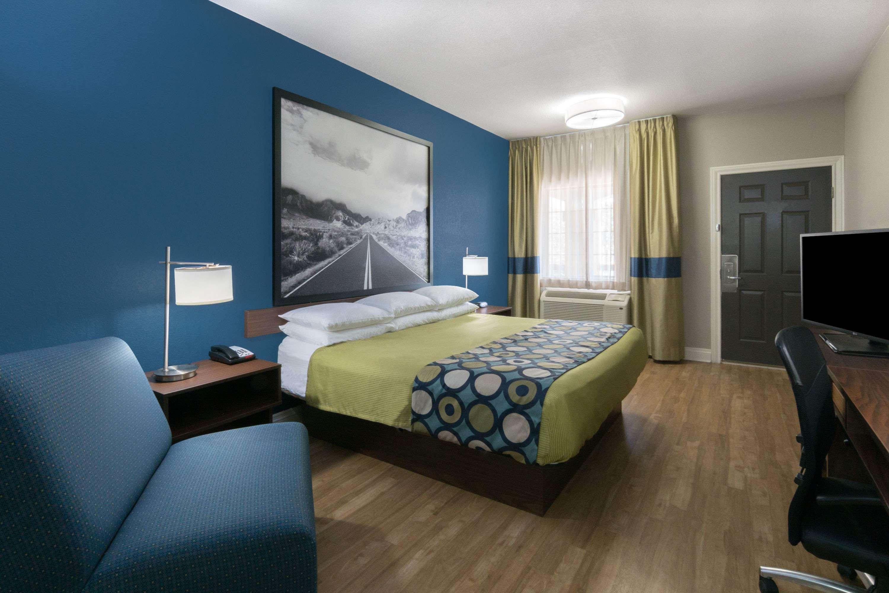 Super 8 by Wyndham San Antonio Near Fort Sam Houston — photo 5
