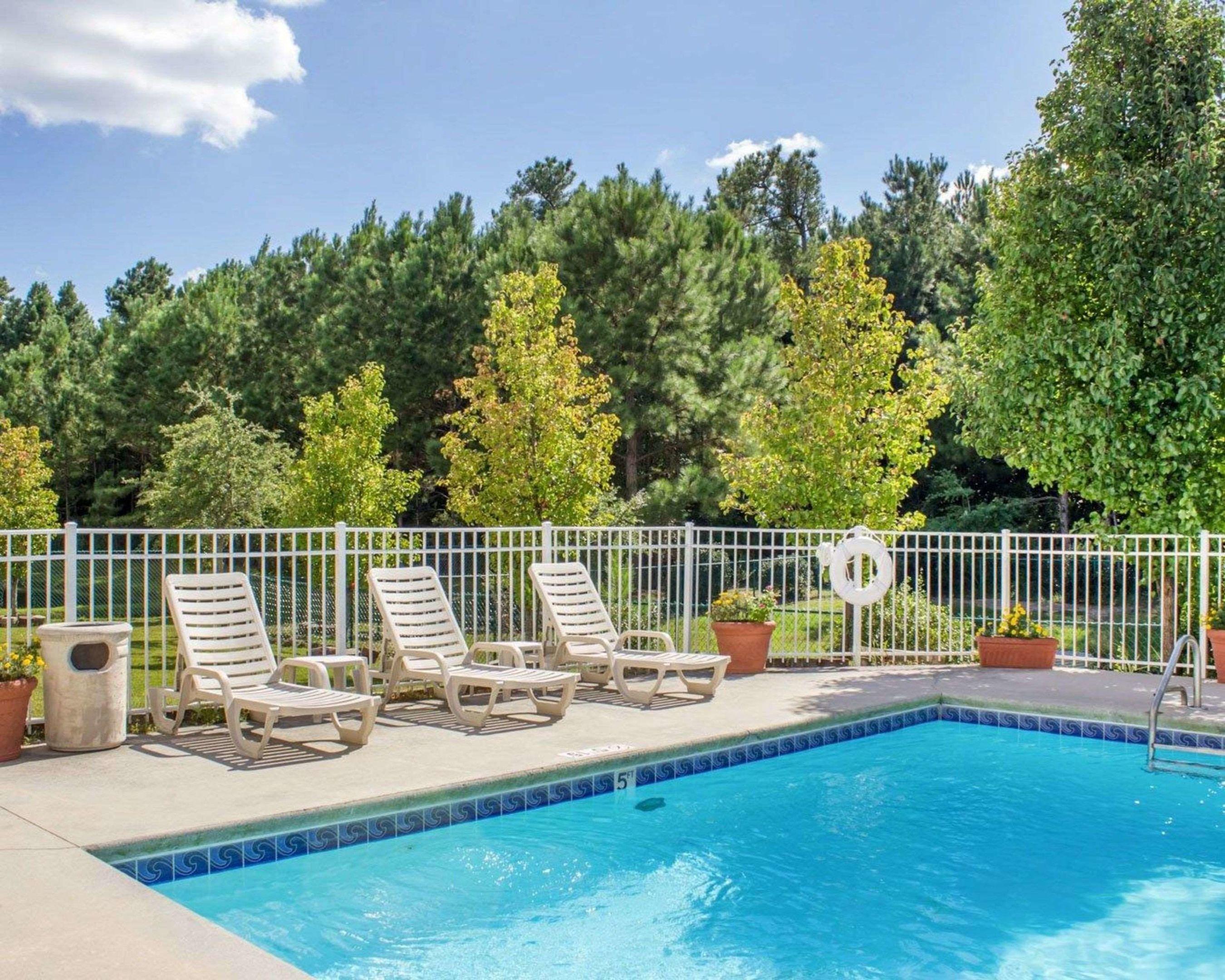Sleep Inn & Suites Jacksonville Near Camp Lejeune — photo 4