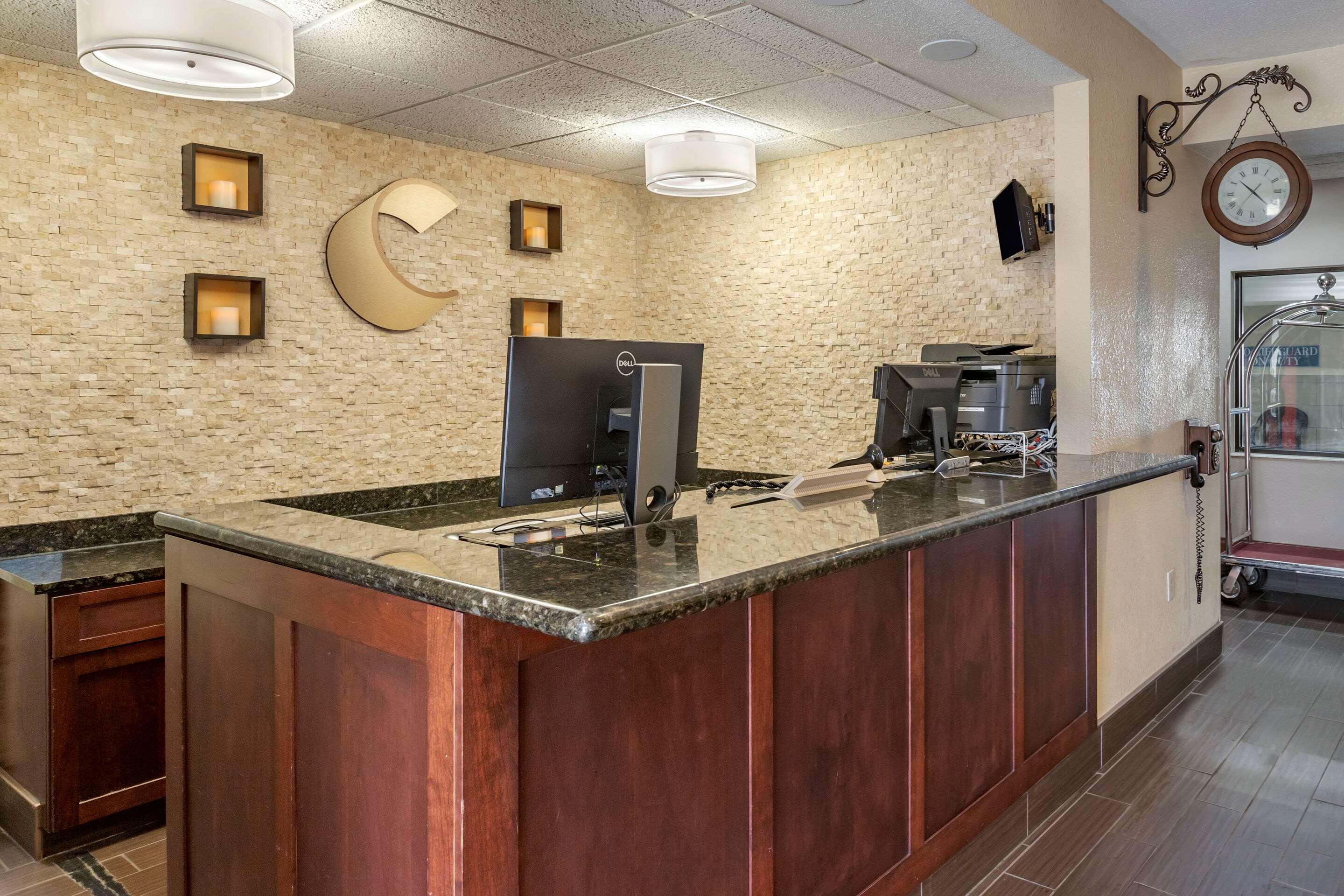 Comfort Inn & Suites — photo 4