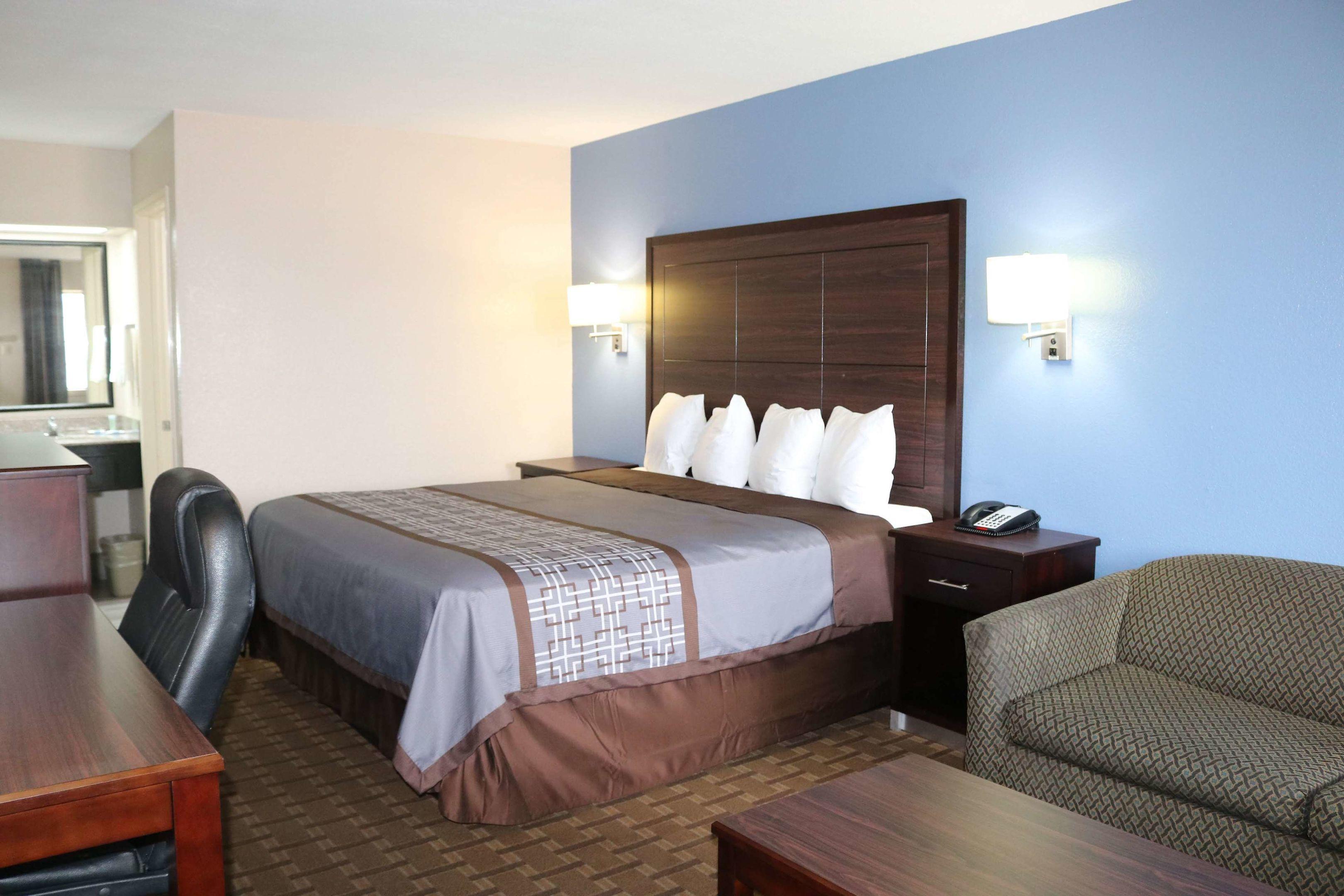 SureStay Hotel by Best Western Terrell — photo 4