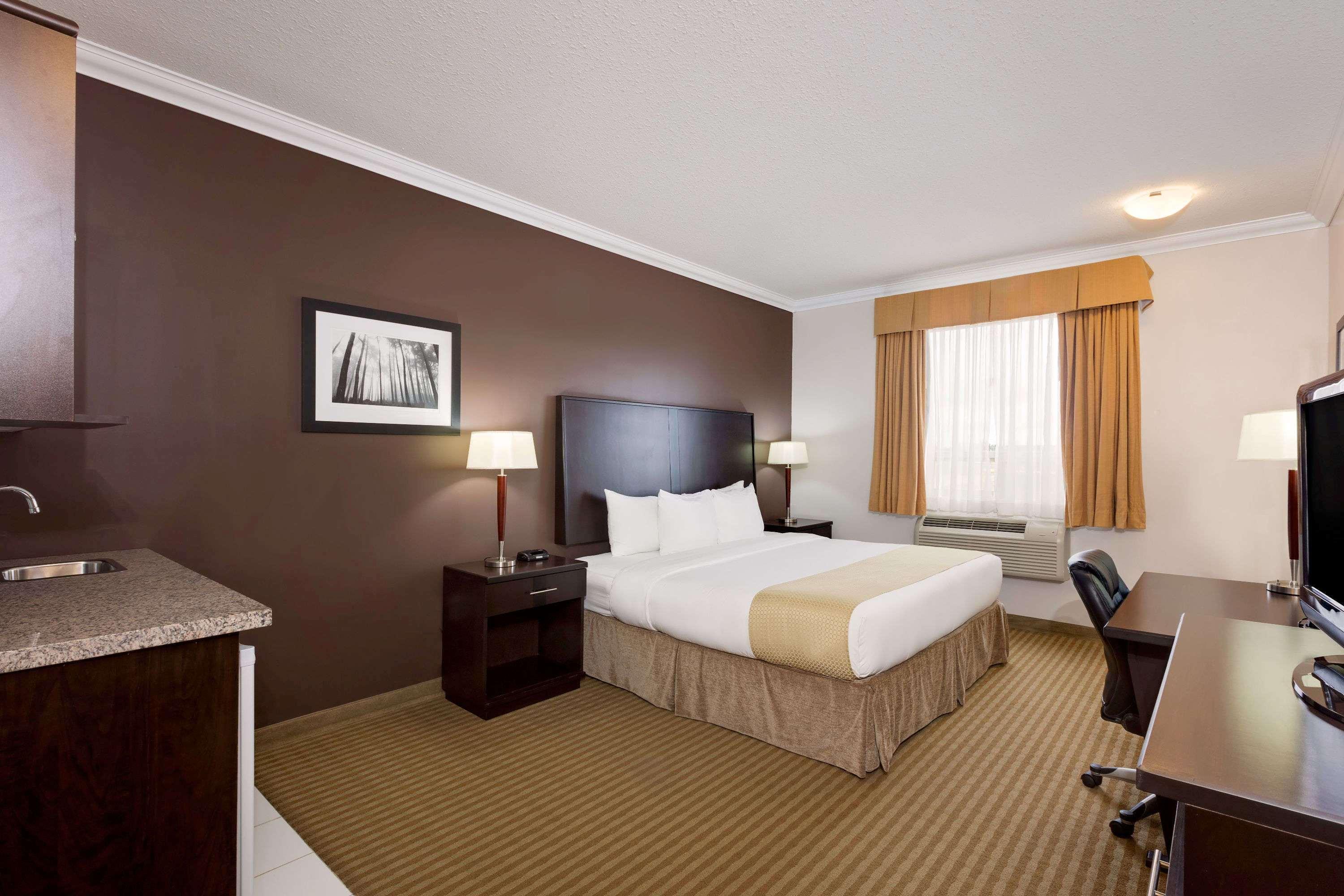 Ramada Cold Lake — photo 4