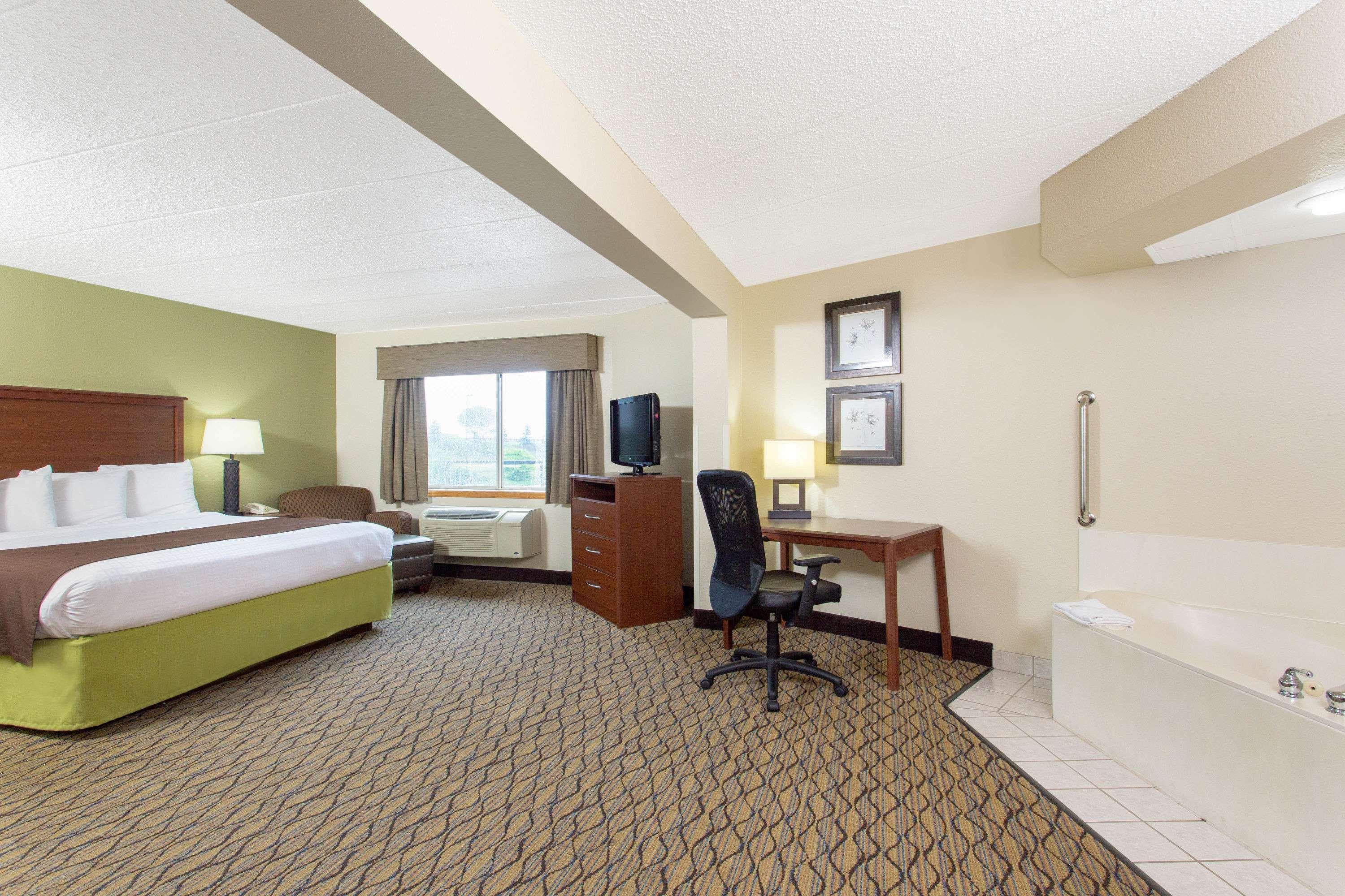 AmericInn by Wyndham Sheboygan — photo 4