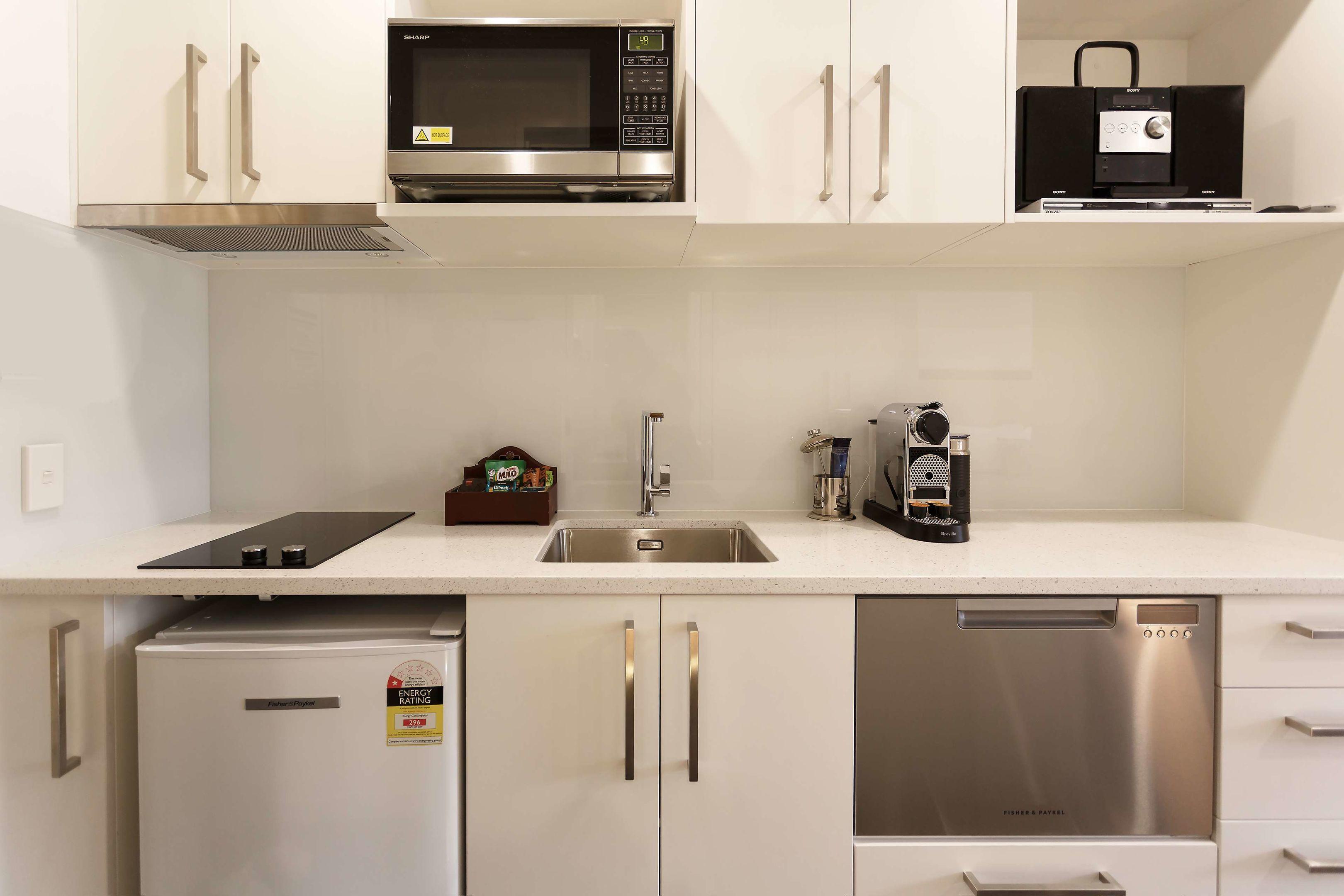 De Lorenzos Studio Apartments — photo 4