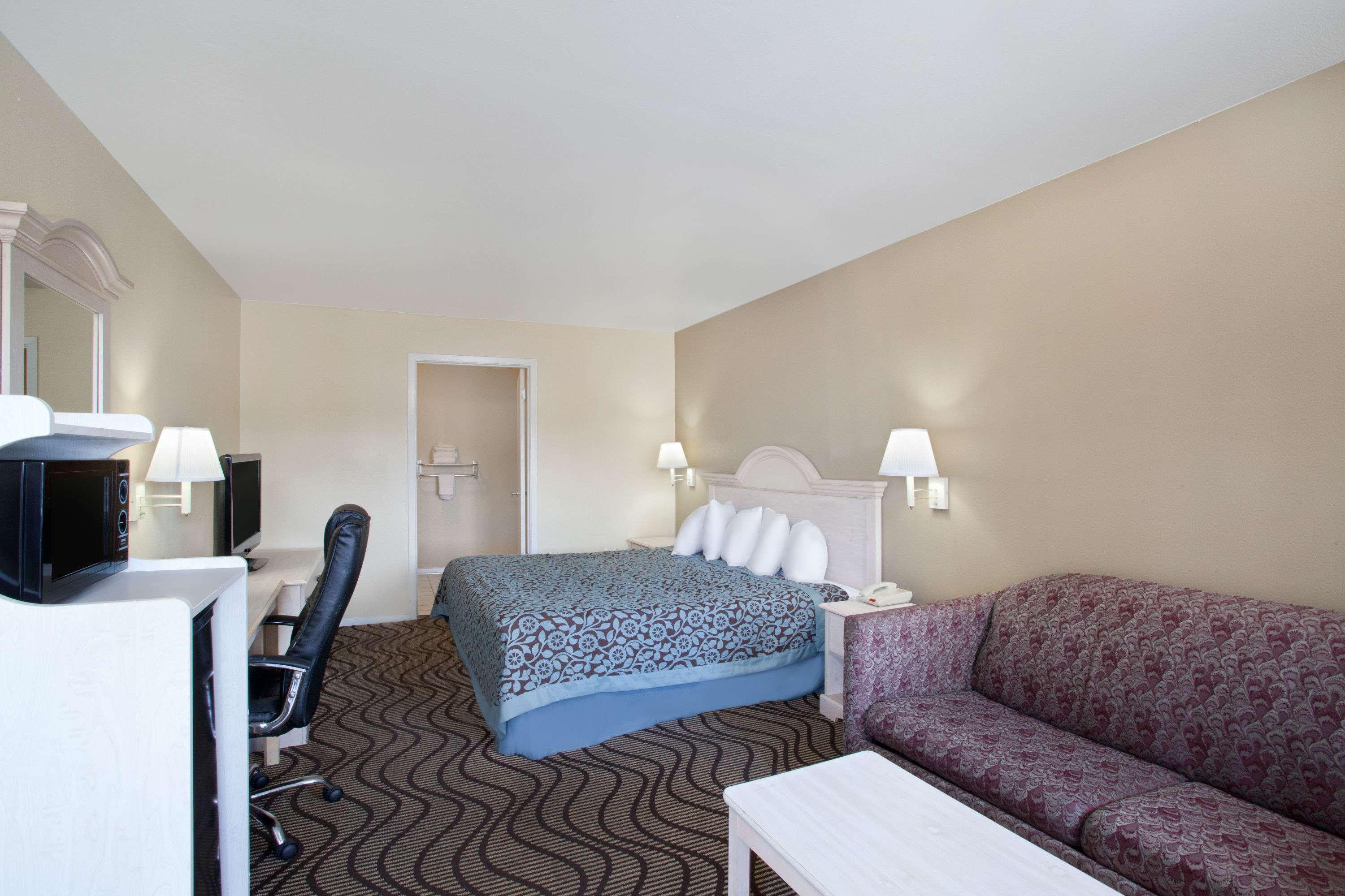 Days Inn by Wyndham Kerrville — photo 5