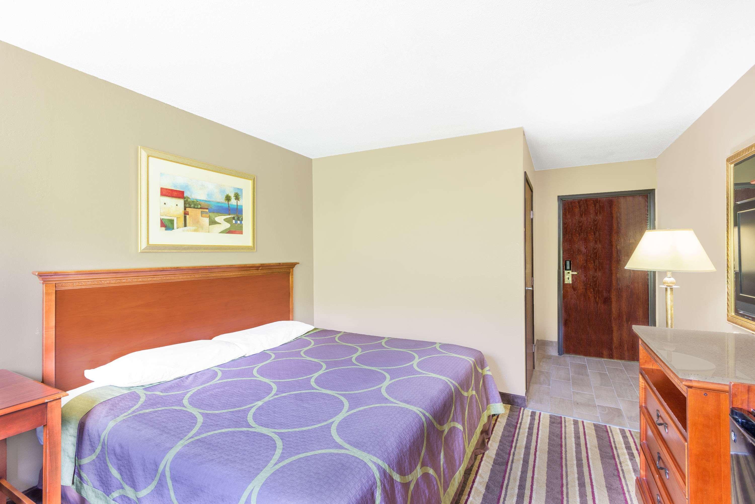 Super 8 by Wyndham Tilton/Lake Winnipesaukee — photo 5