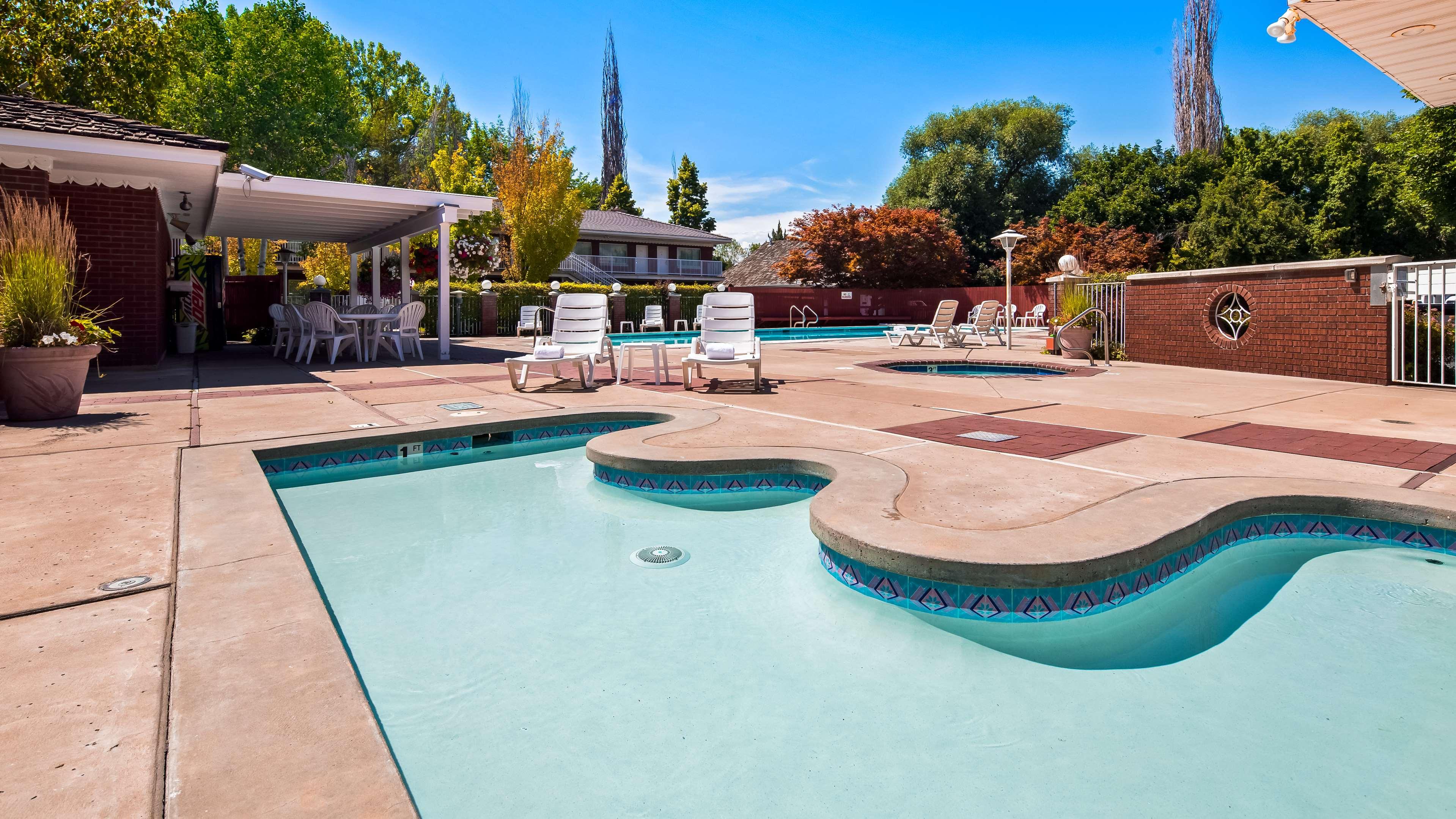 SureStay Collection by Best Western Baugh Motel — photo 4