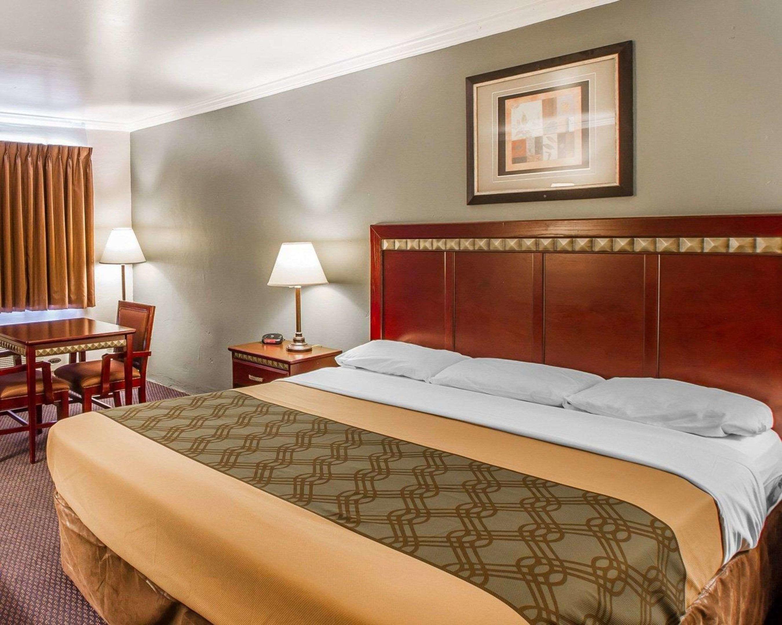 Rodeway Inn — photo 4