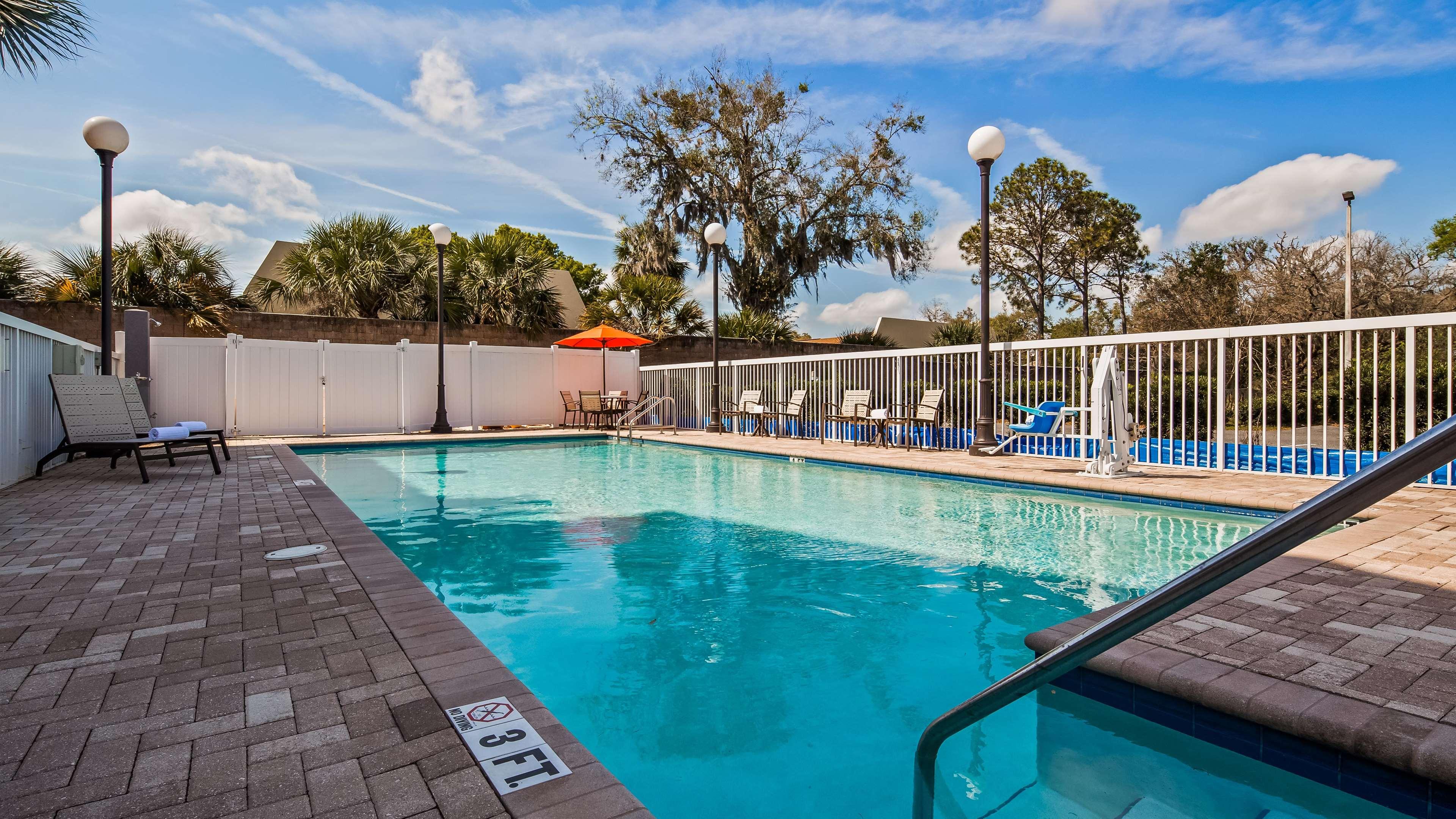 Best Western Plus Chain of Lakes Inn & Suites — photo 3