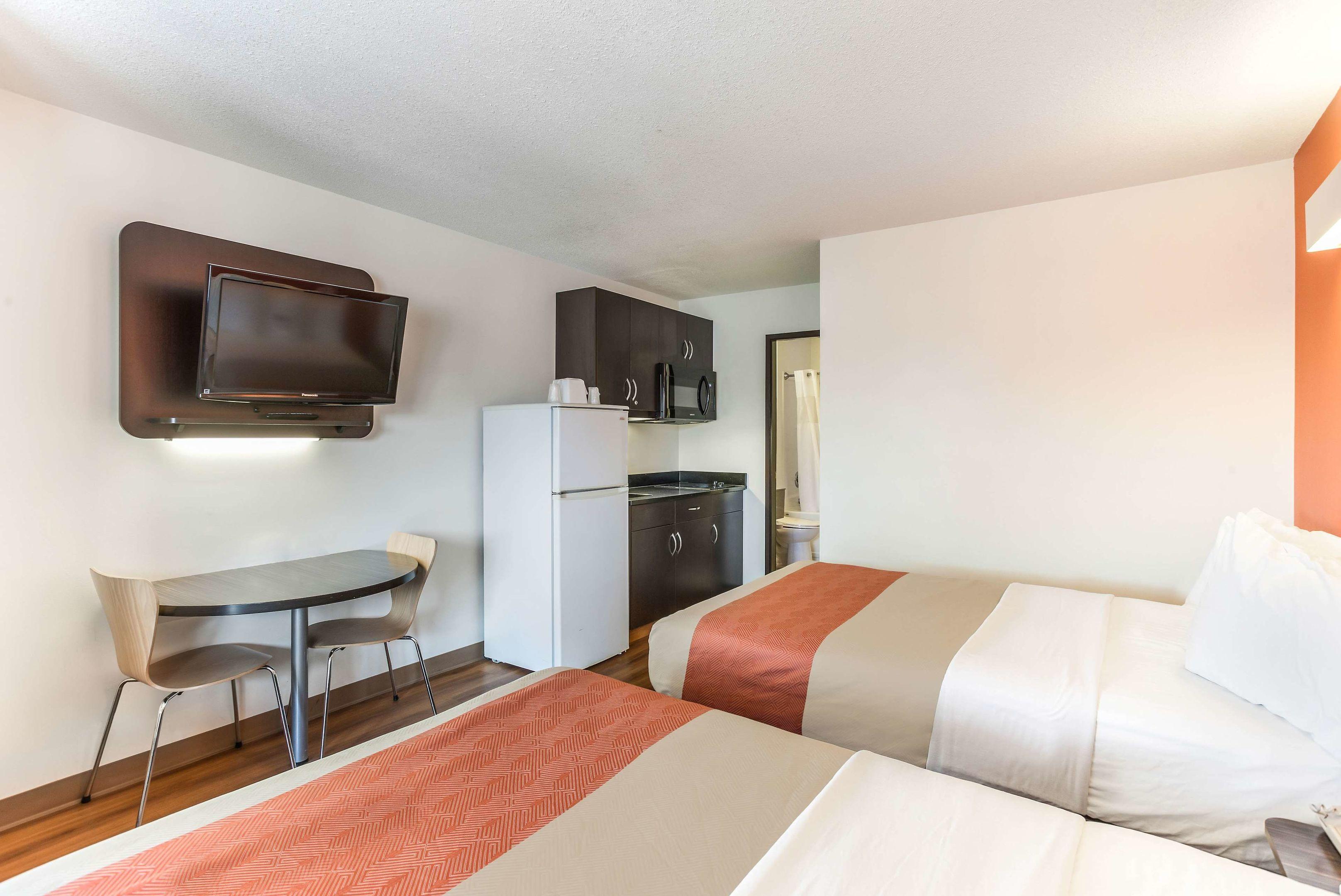 Motel 6 Lethbridge AB — photo 4