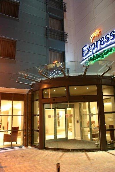Holiday Inn Express London - Croydon — photo 3
