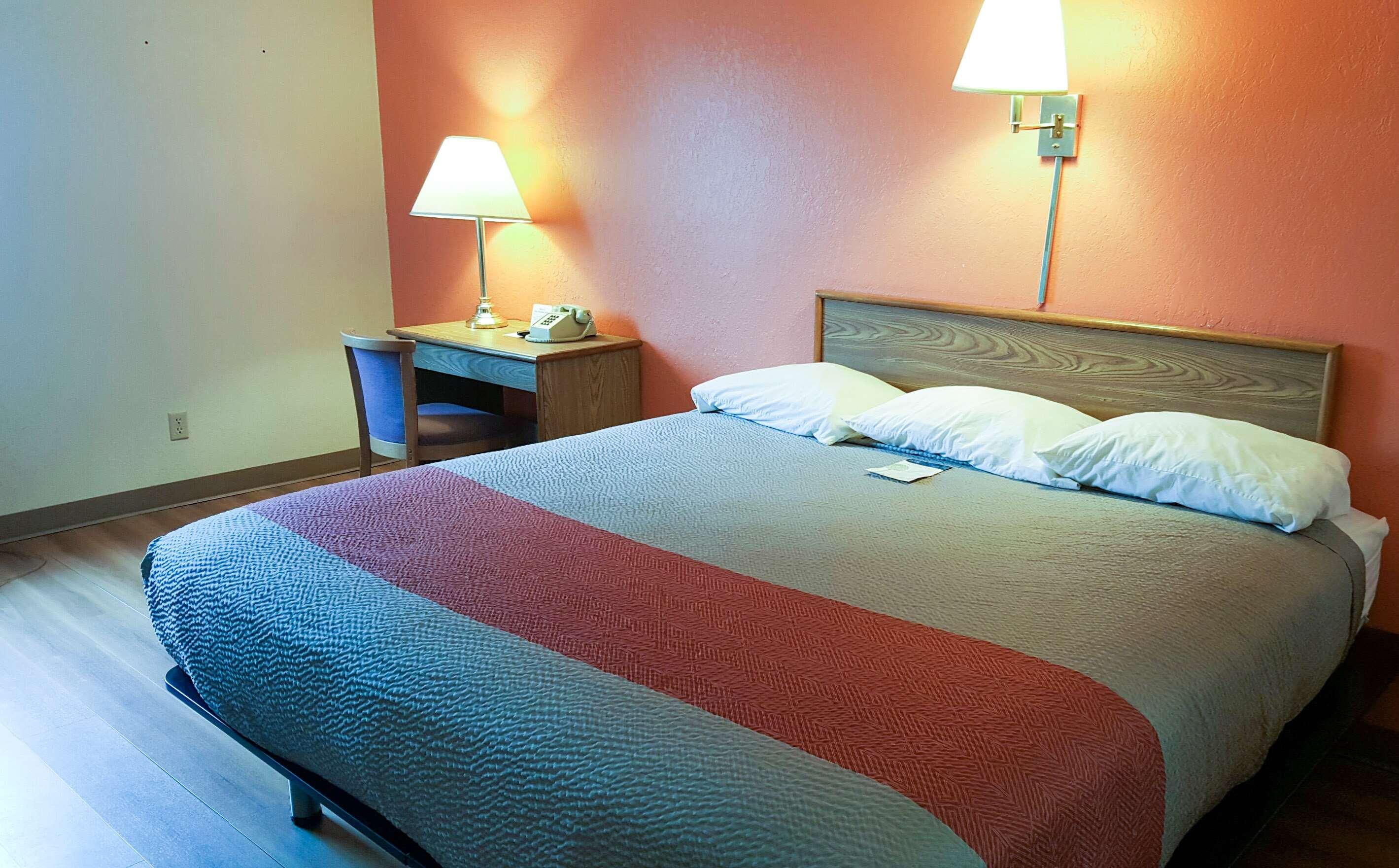 Motel 6 Saukville — photo 5
