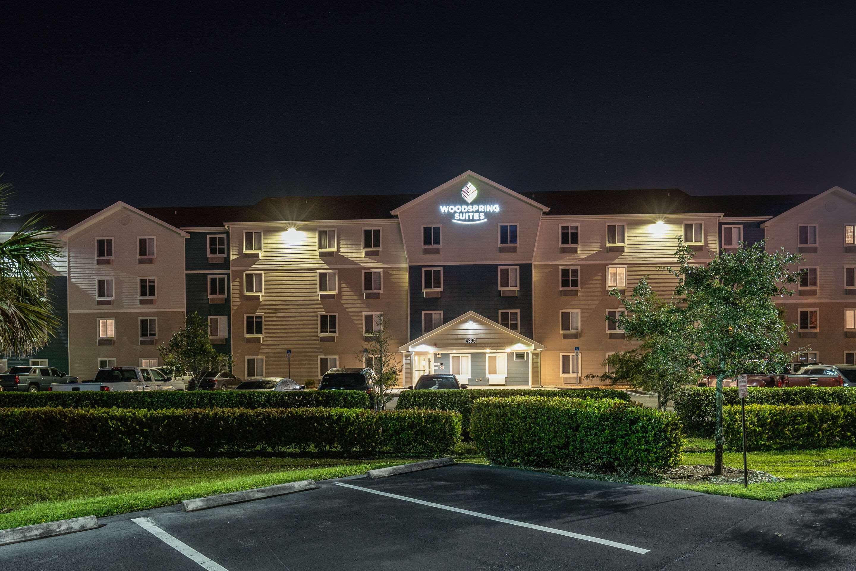 WoodSpring Suites Fort Myers Southeast — photo 3