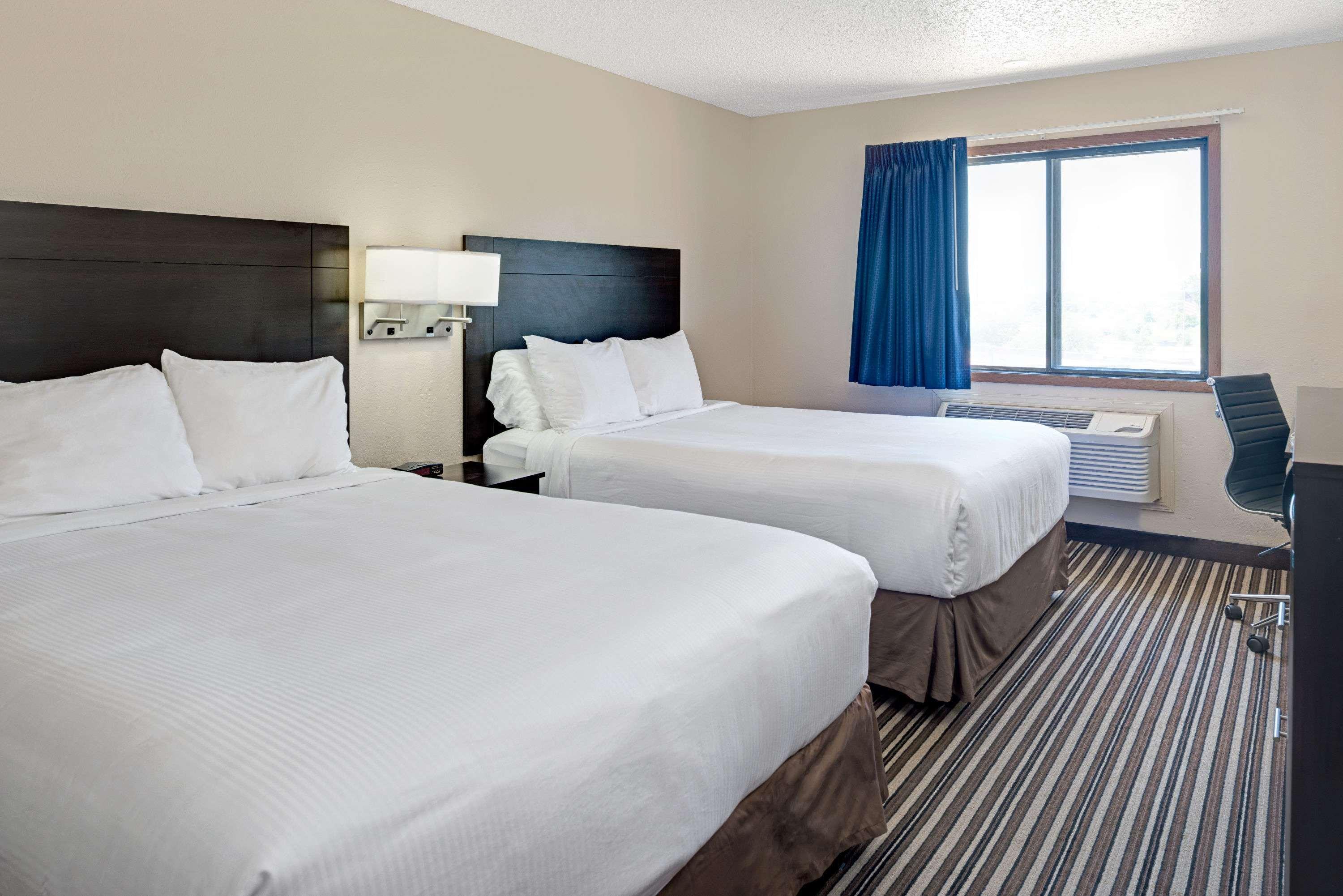 Super 8 by Wyndham Omaha I-80 West — photo 4
