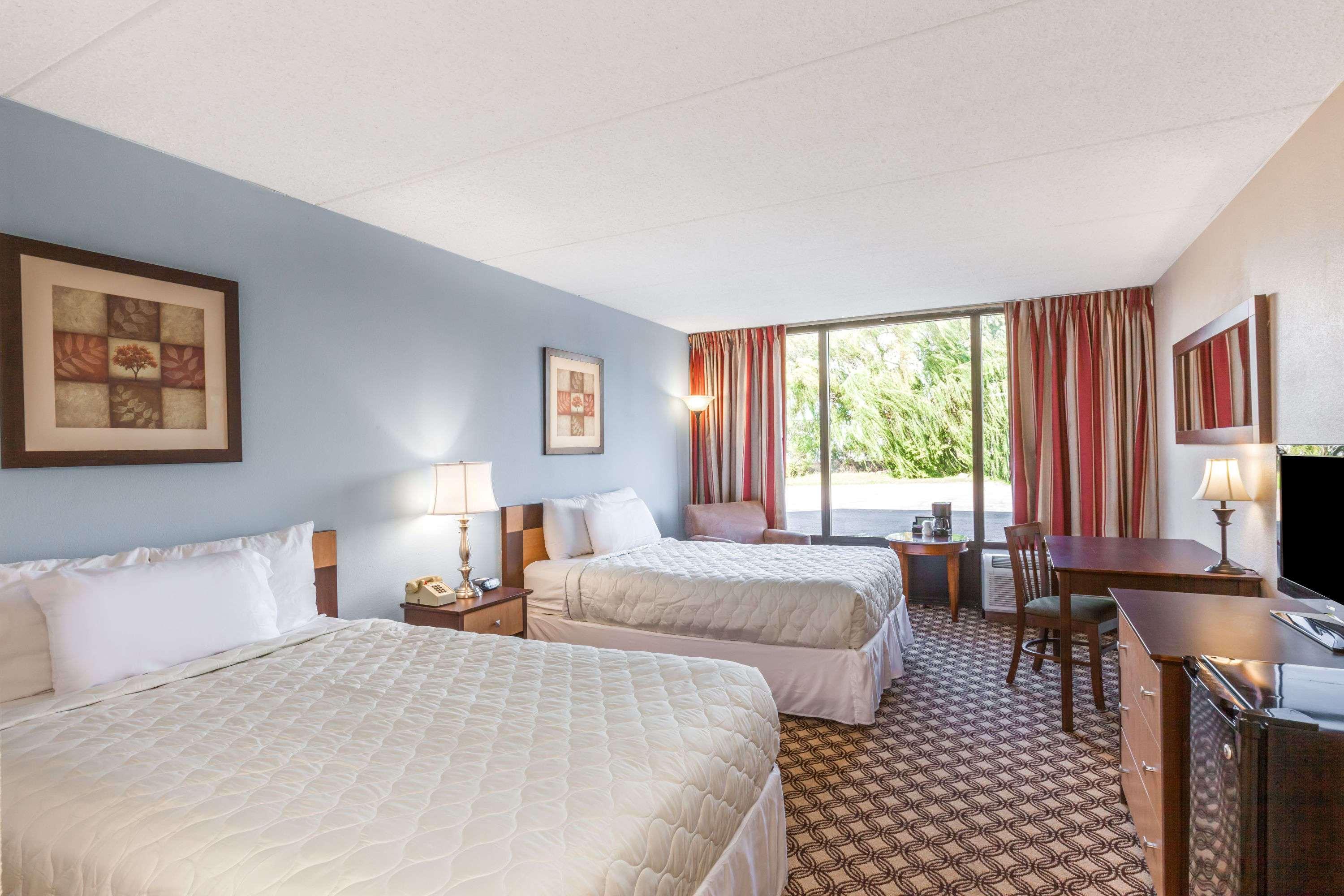 Days Inn by Wyndham Syracuse — photo 5