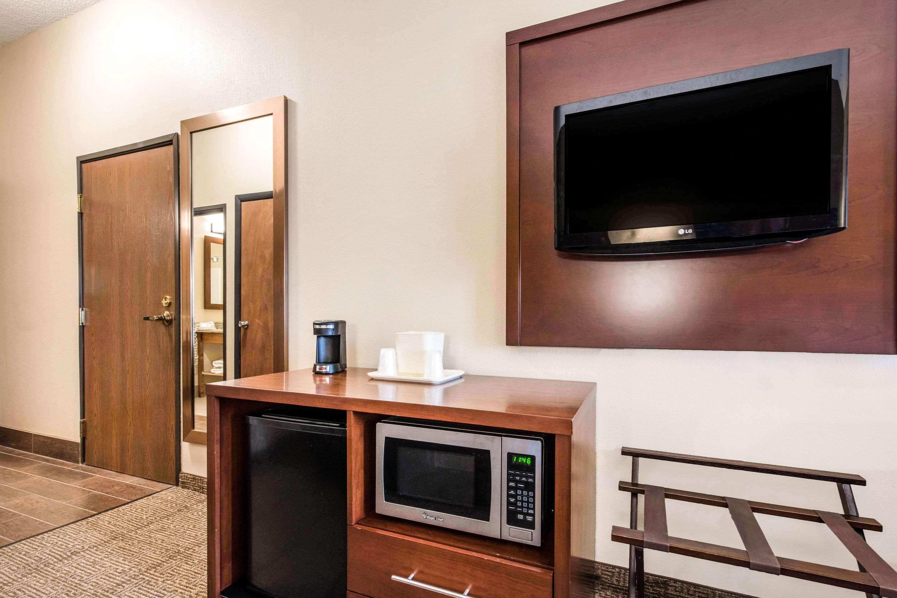 Comfort Inn & Suites Streetsboro — photo 5