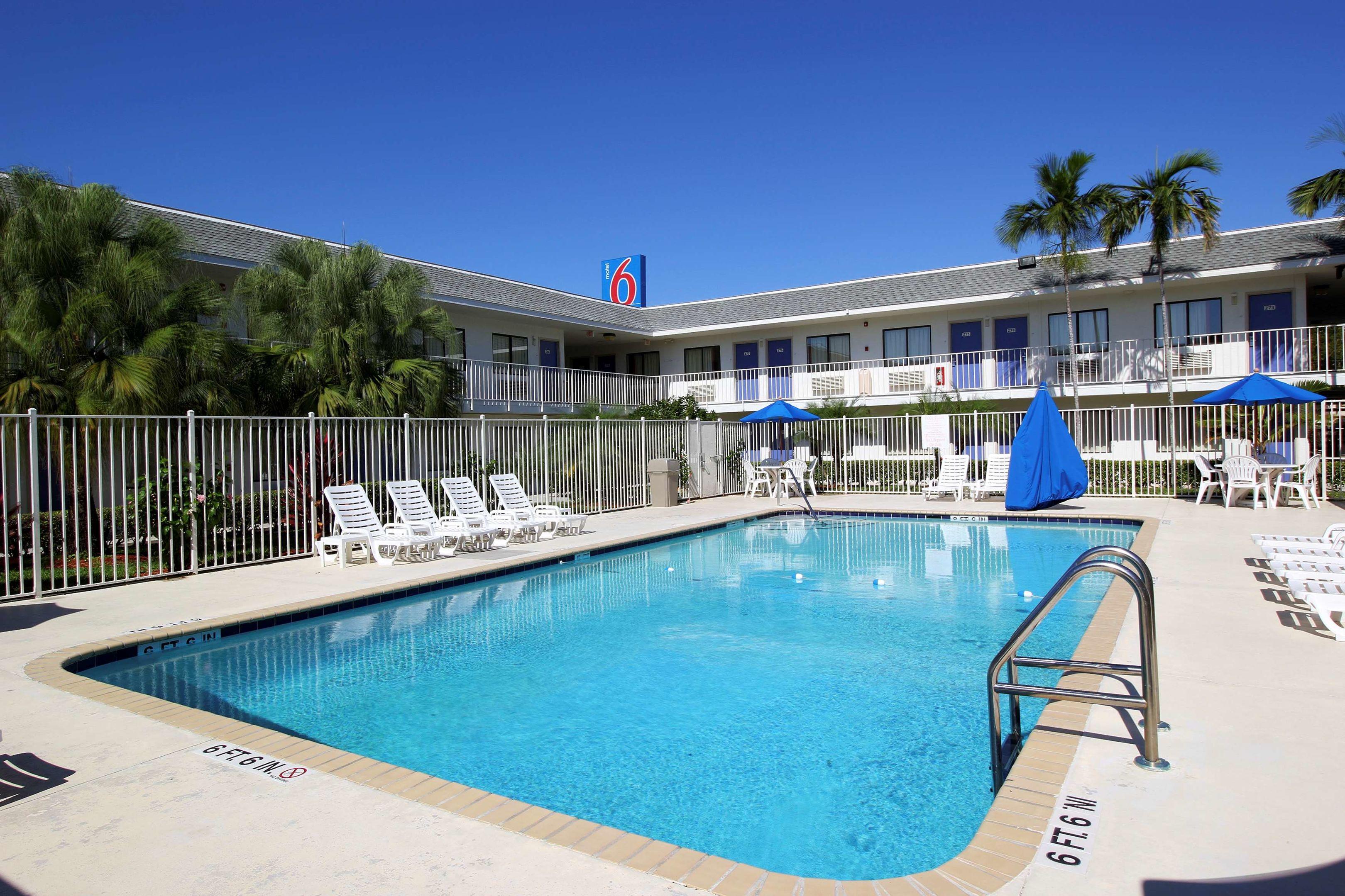 Motel 6 Lantana — photo 5