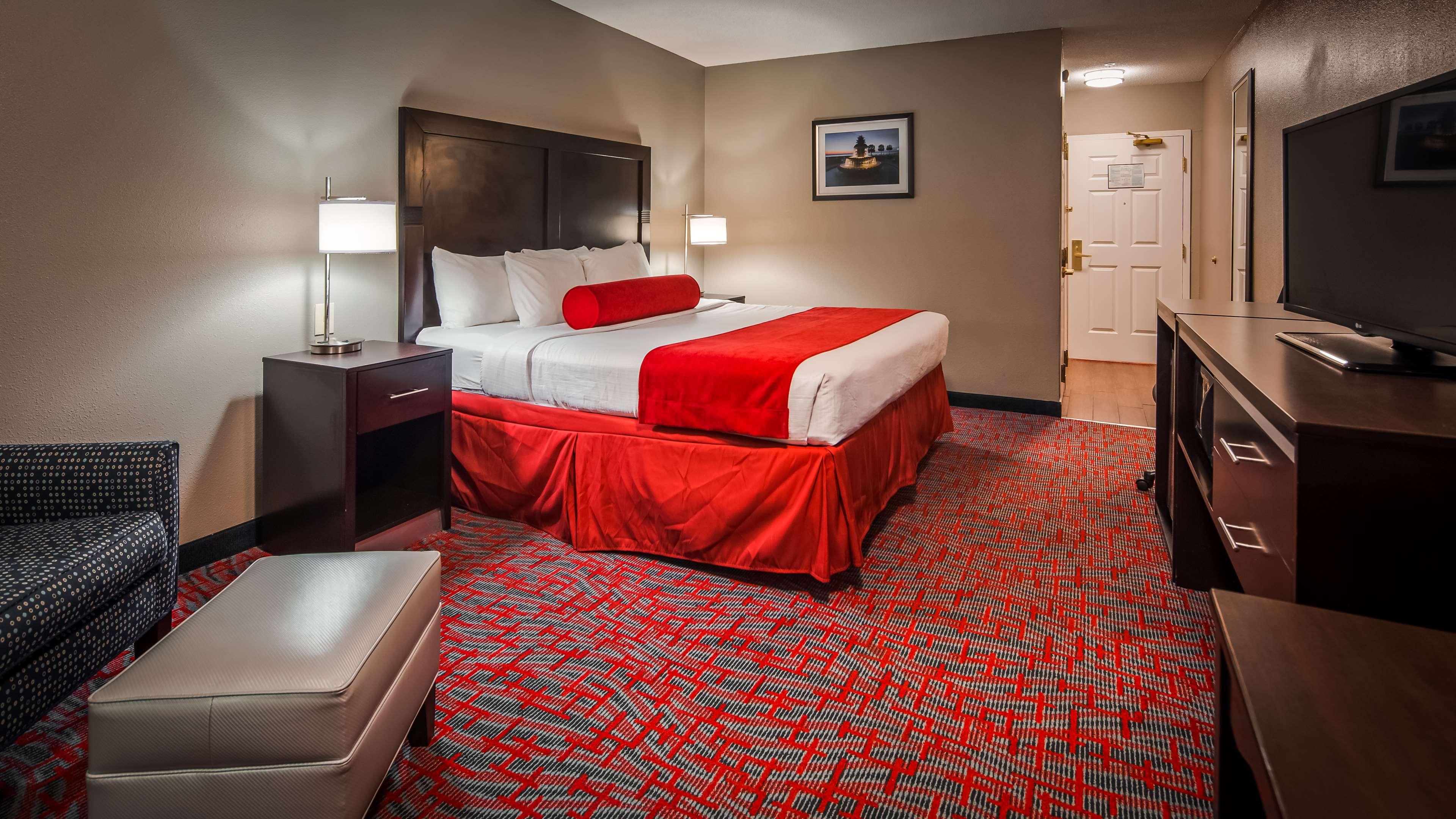Best Western Plus Airport Inn & Suites — photo 4