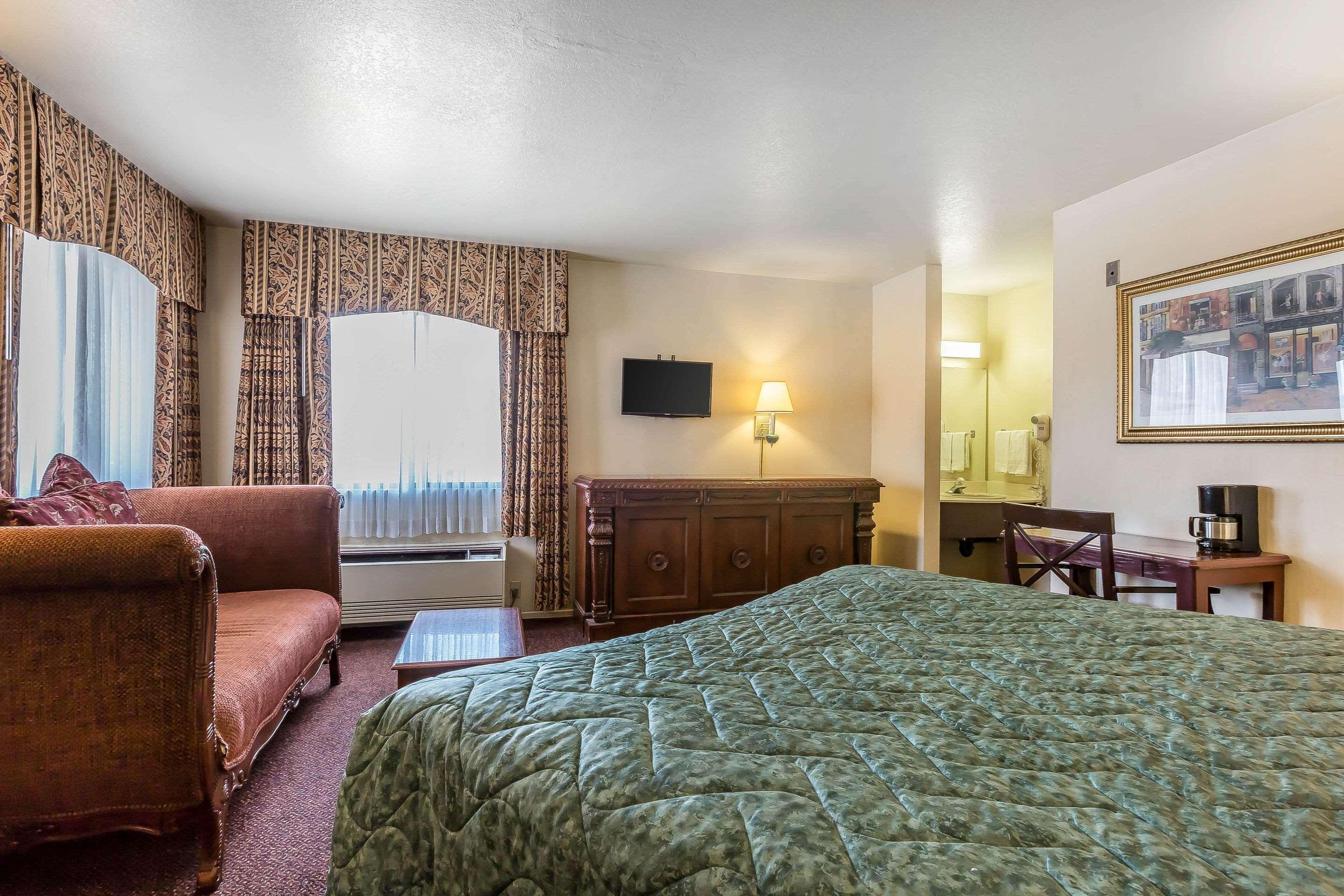 Rodeway Inn Magic Mountain Area — photo 5