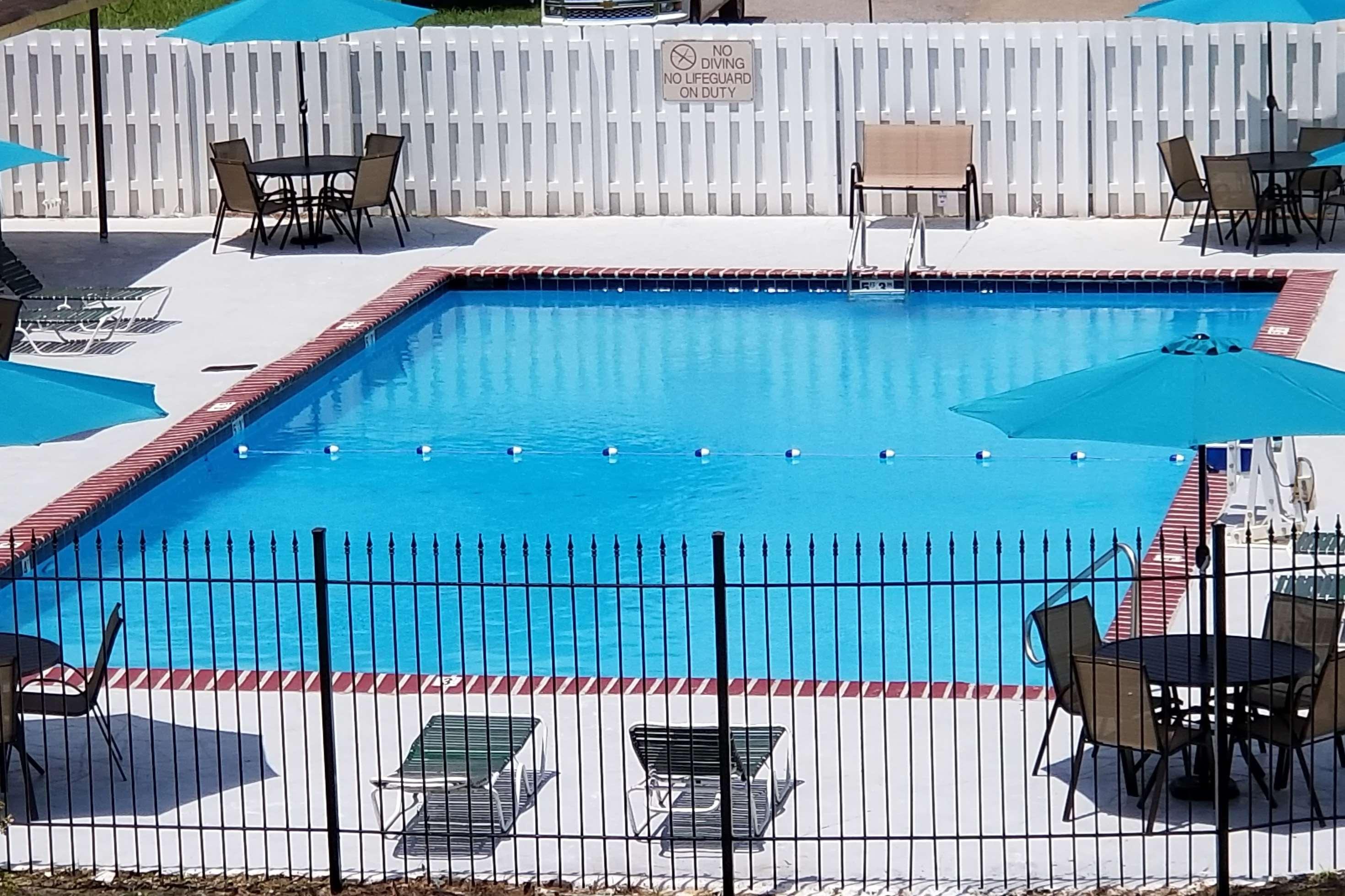 Americas Best Value Inn & Suites - Memphis East — photo 3