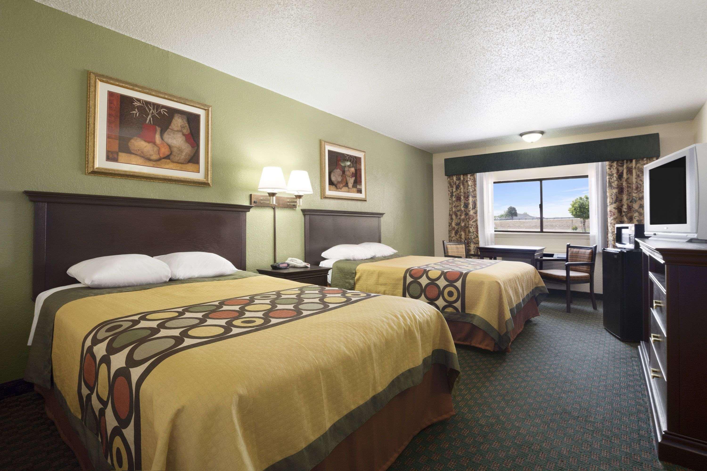 Super 8 by Wyndham Amarillo Central TX — photo 4
