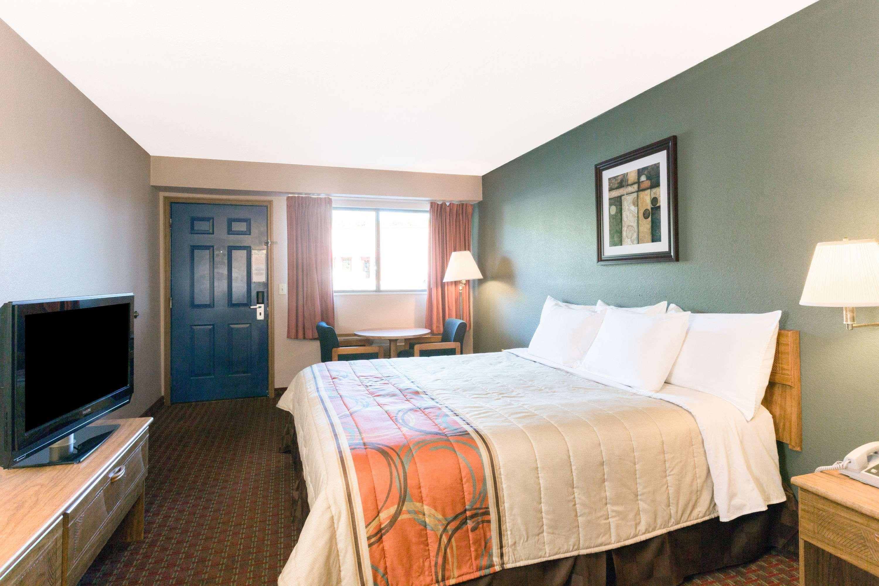 Days Inn by Wyndham Renfro Valley Mount Vernon — photo 4