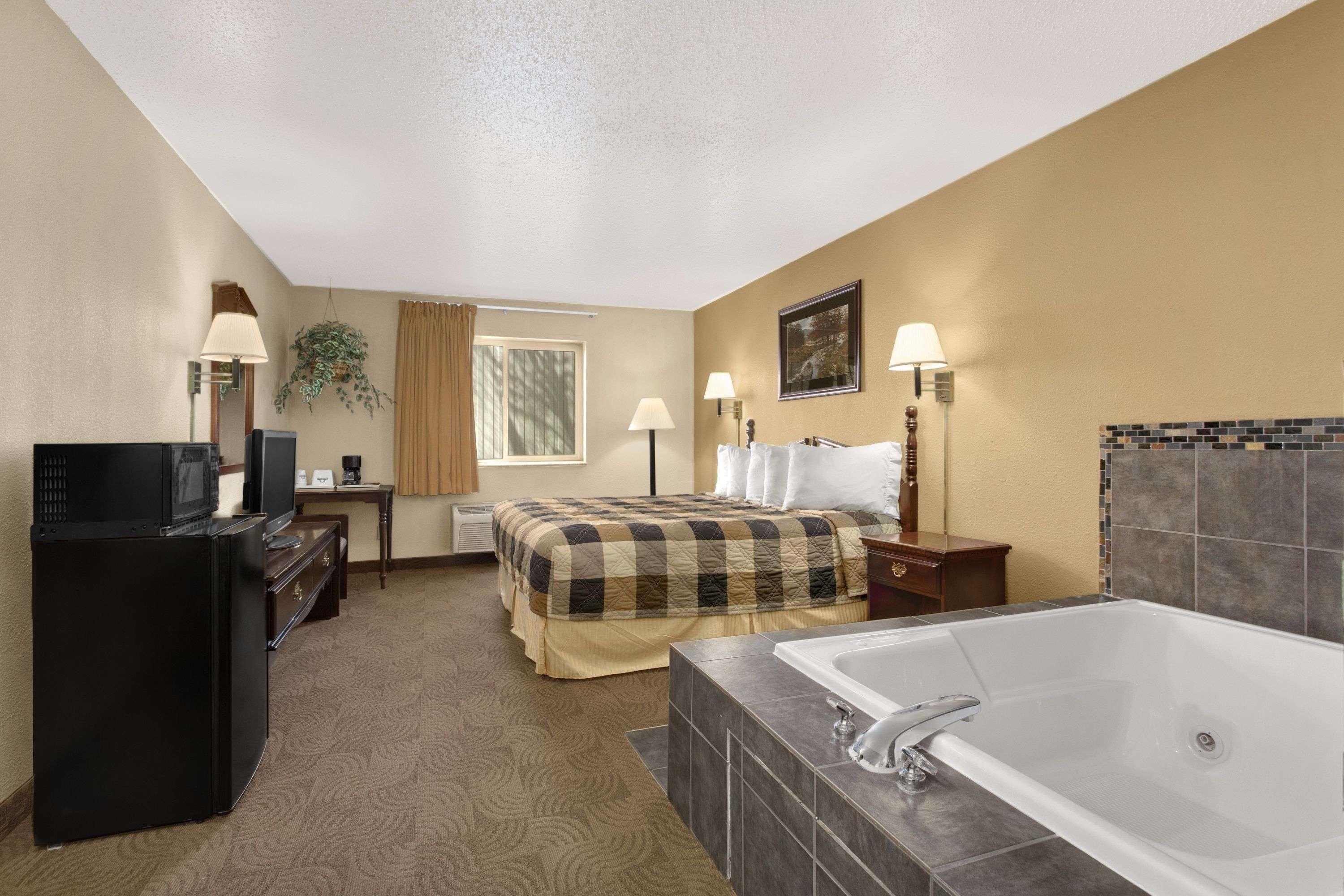 Days Inn by Wyndham Sheridan — photo 3