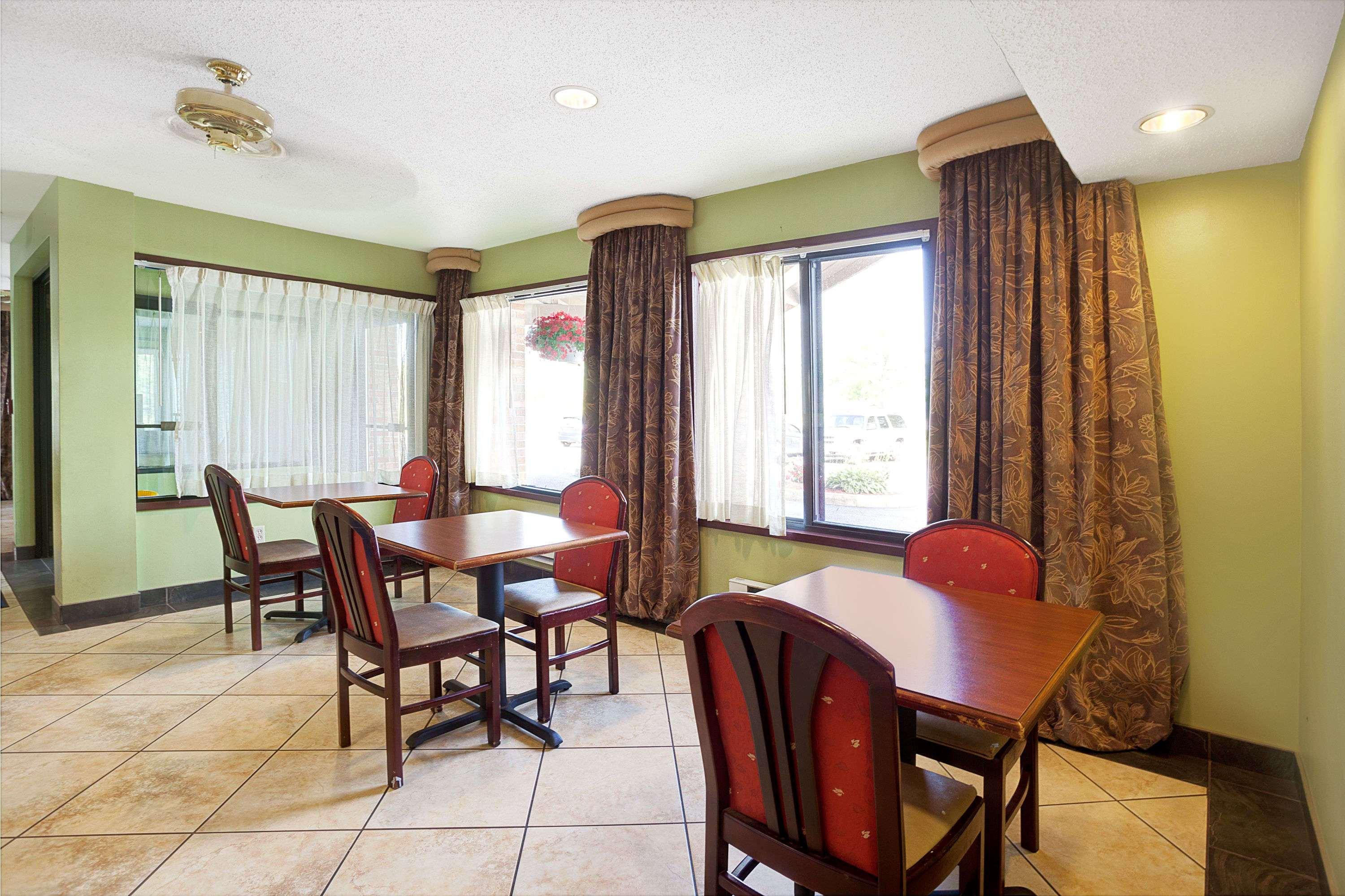 Baymont by Wyndham Monroe — photo 3