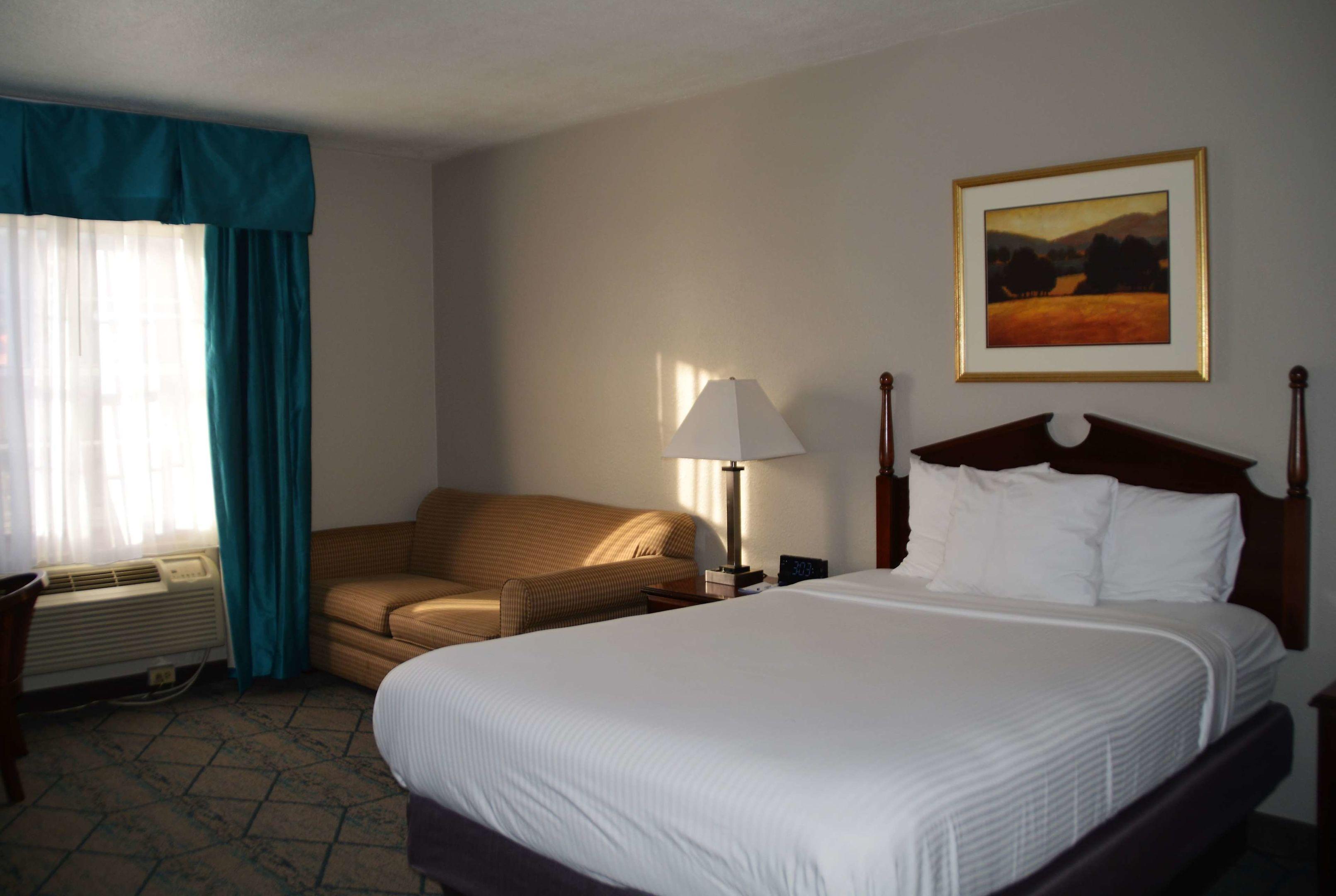 Baymont Inn & Suites Effingham — photo 5