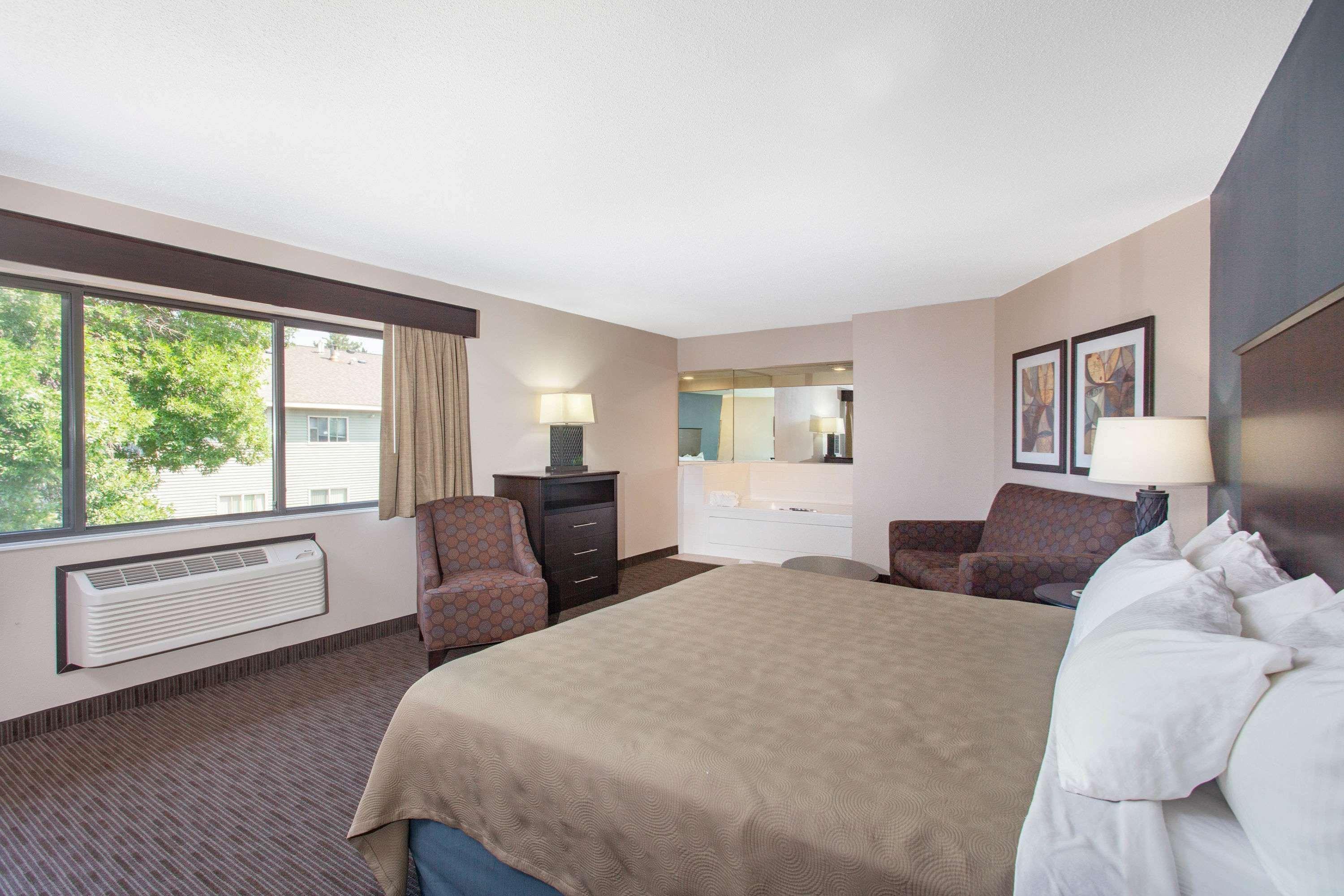AmericInn by Wyndham North Branch — photo 4