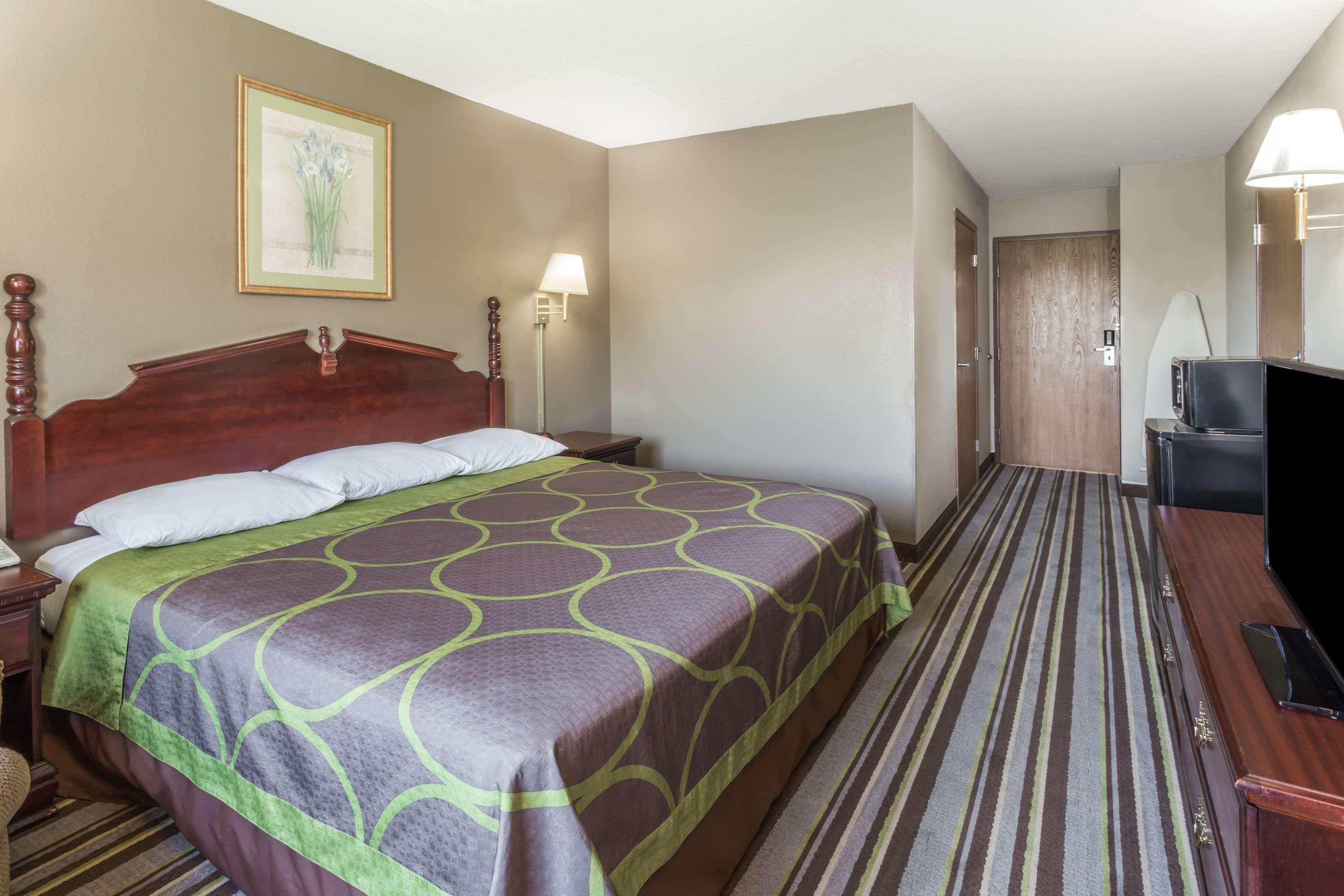 Super 8 by Wyndham Yorkville — photo 4