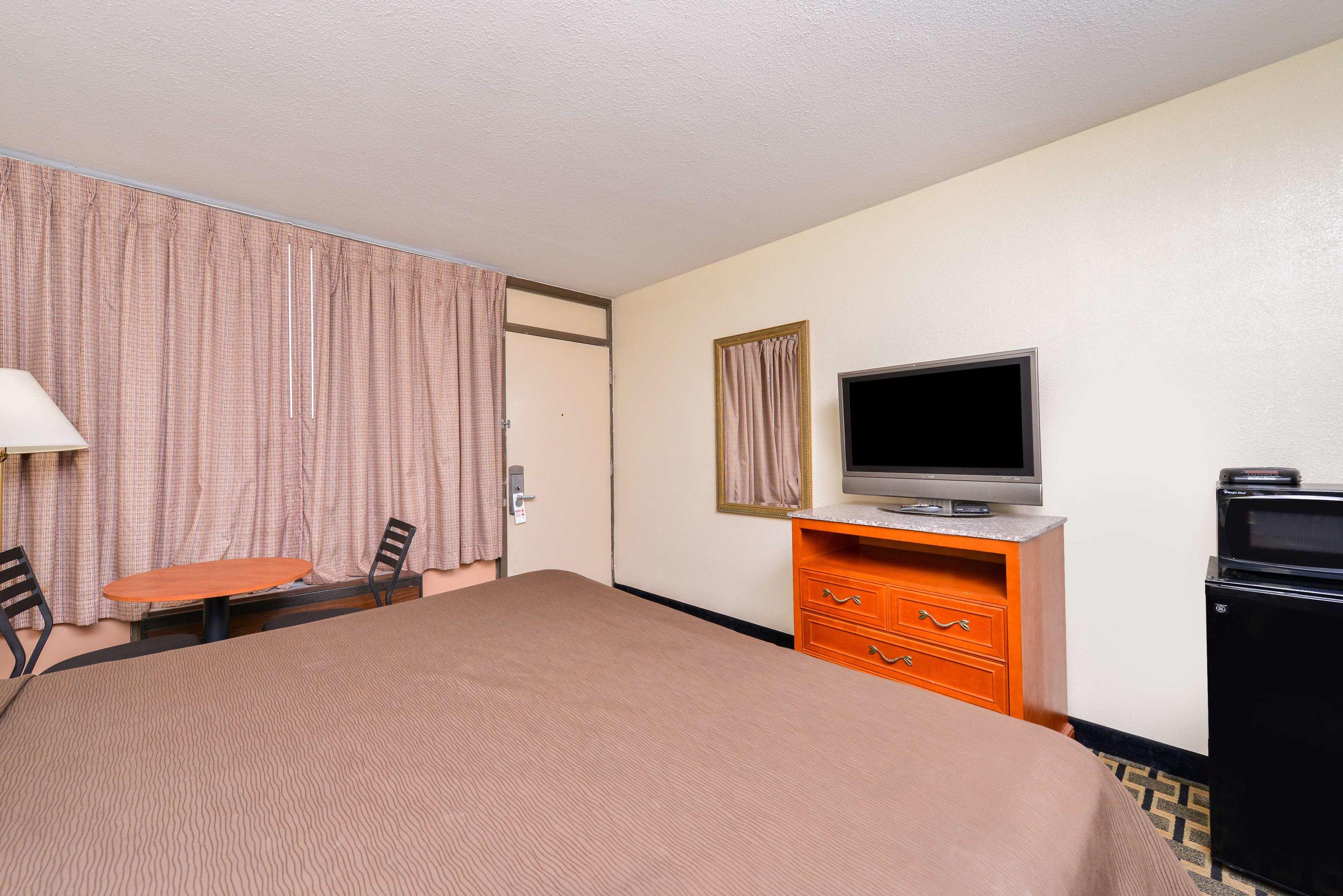 Americas Best Value Inn Nashville/Airport South — photo 5