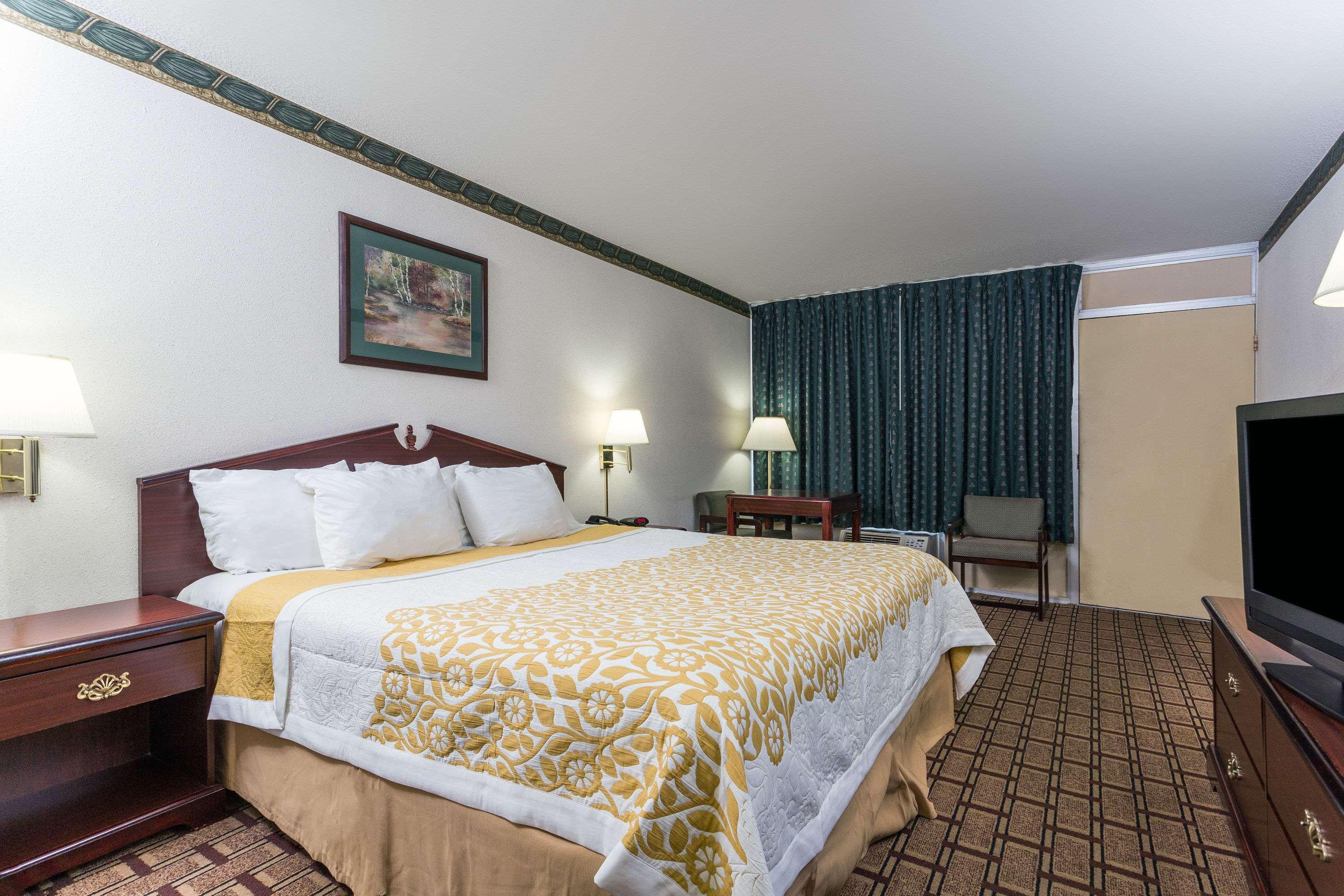Days Inn Dickson — photo 4