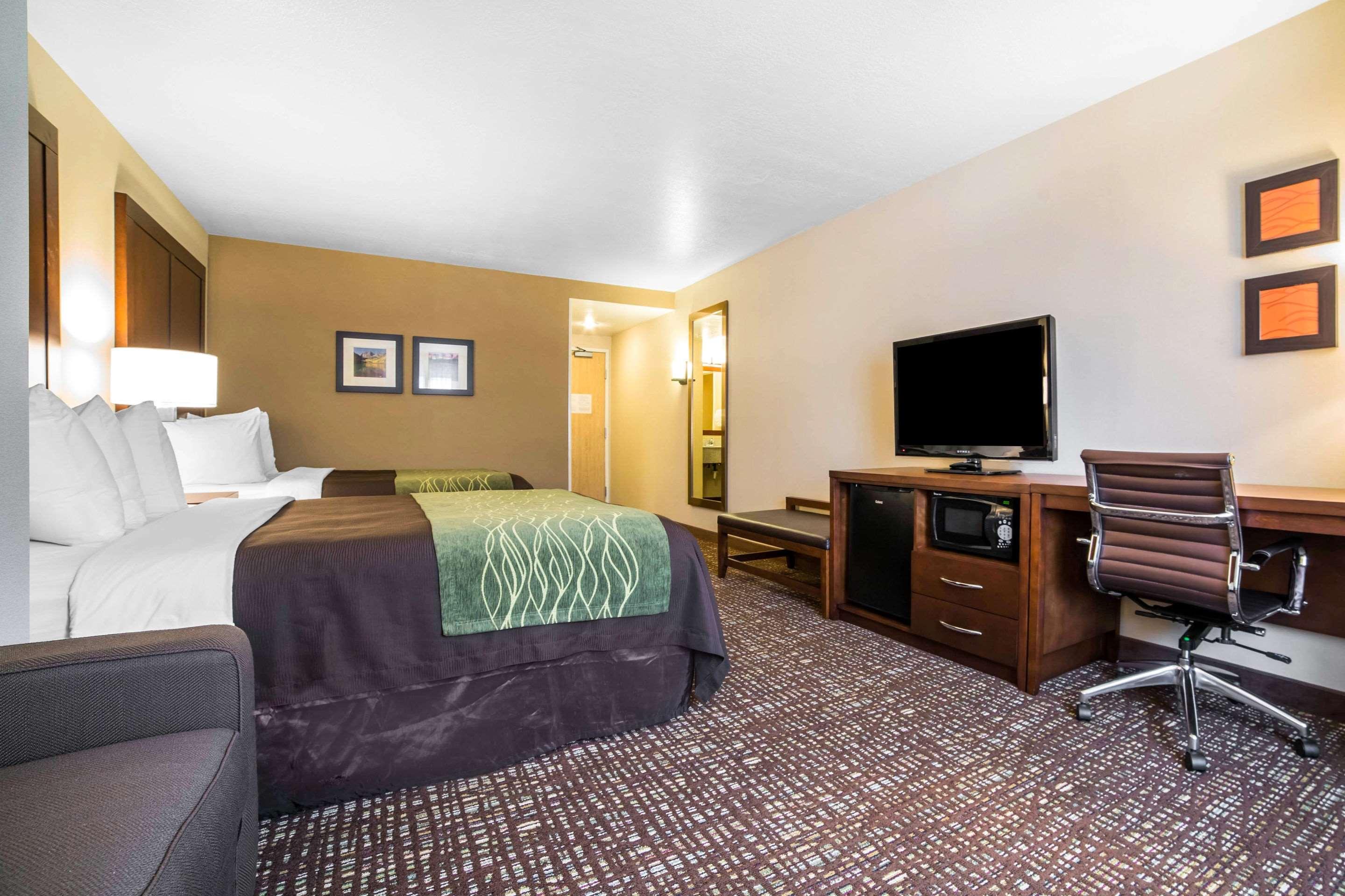 Comfort Inn & Suites — photo 4