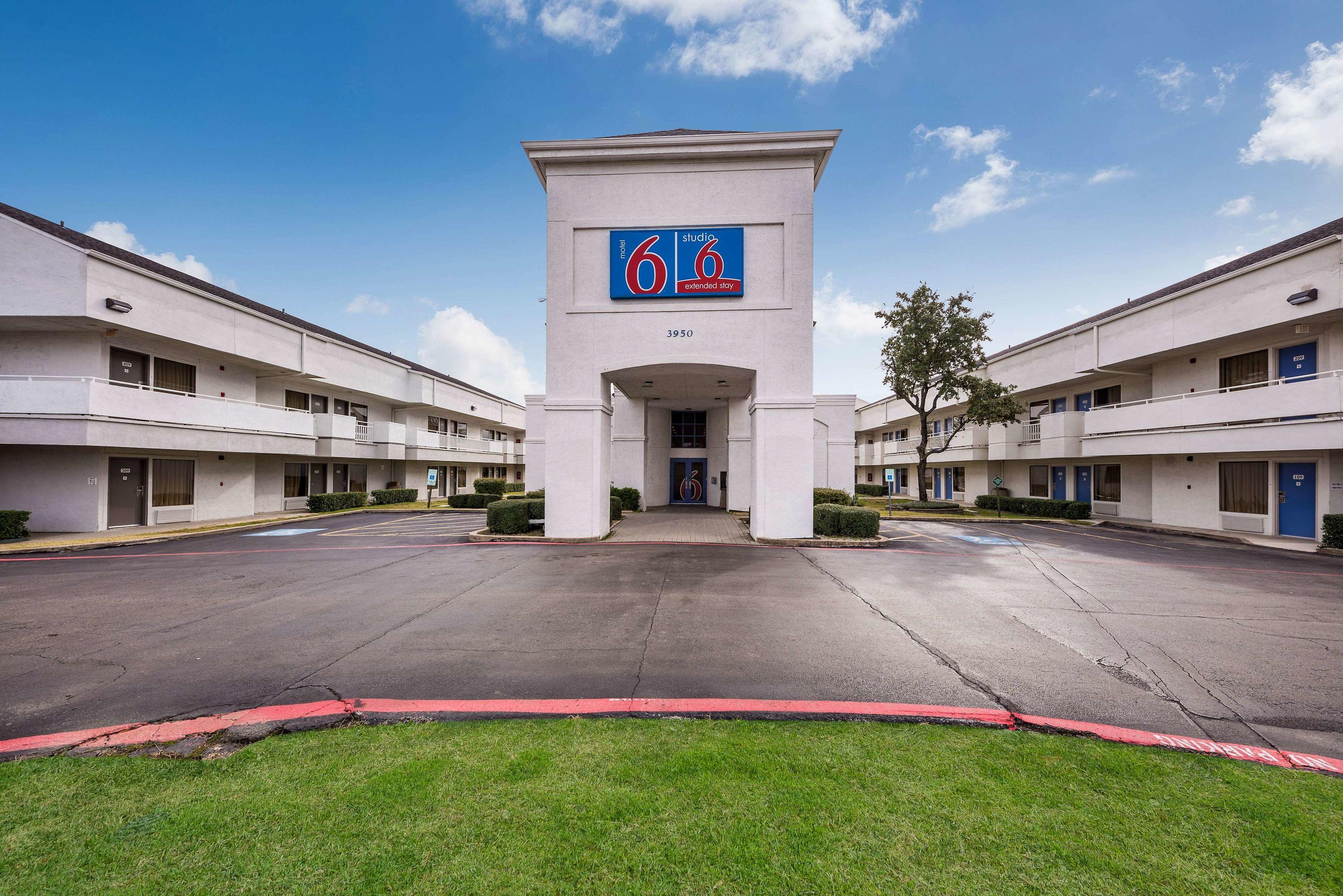 Motel 6 Dallas - Irving DFW Airport East — photo 4