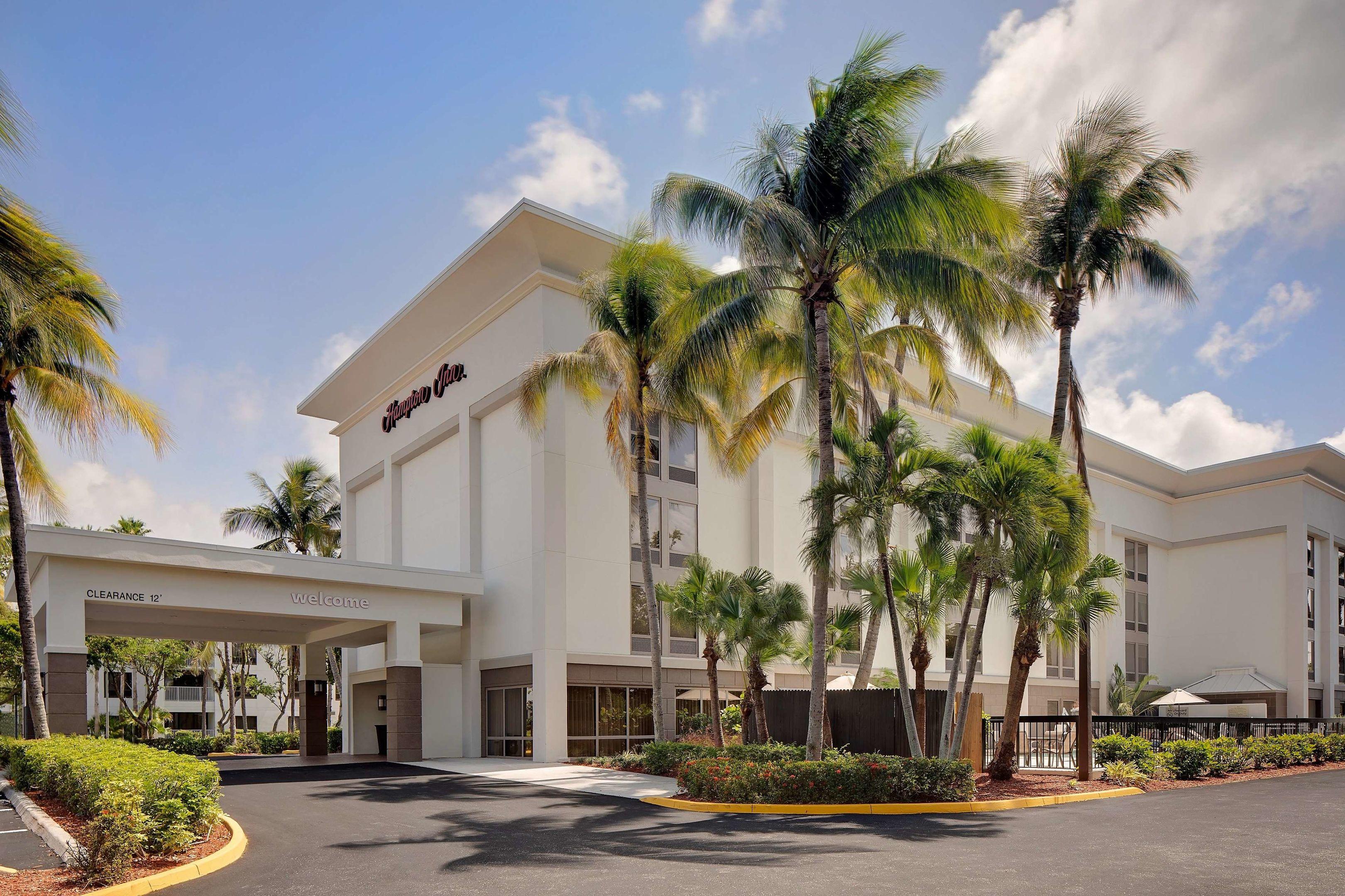 Hampton Inn Central Naples — photo 4