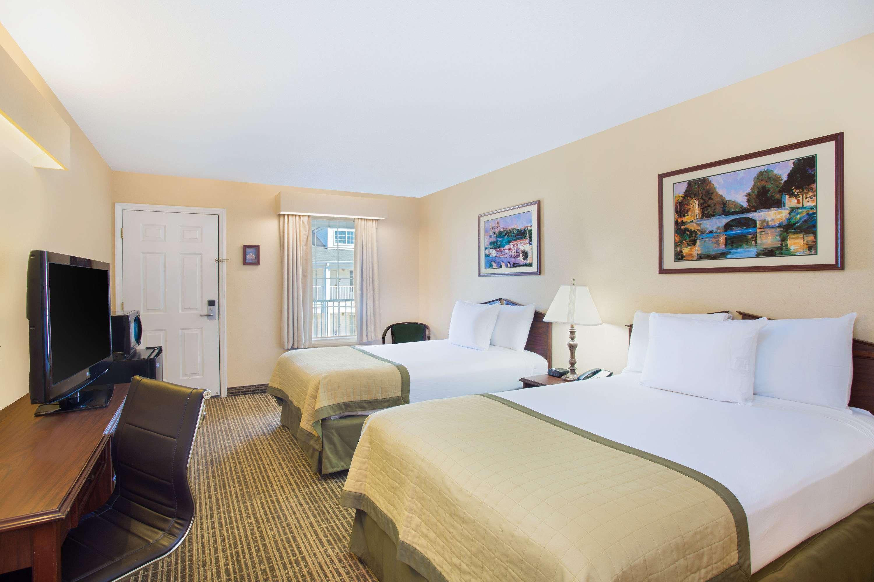 Baymont Inn & Suites Forest City — photo 5