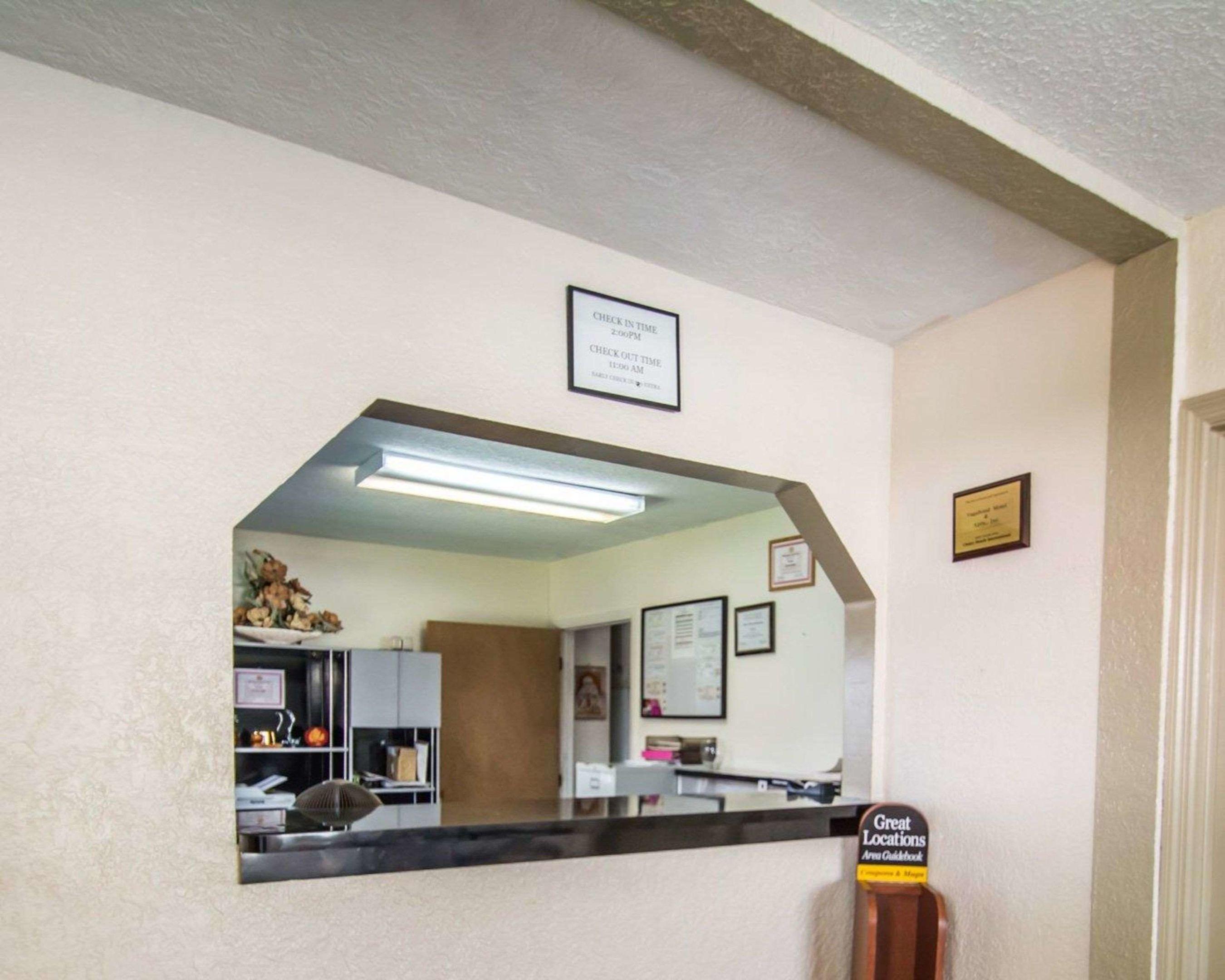 Econo Lodge Hollywood — photo 4