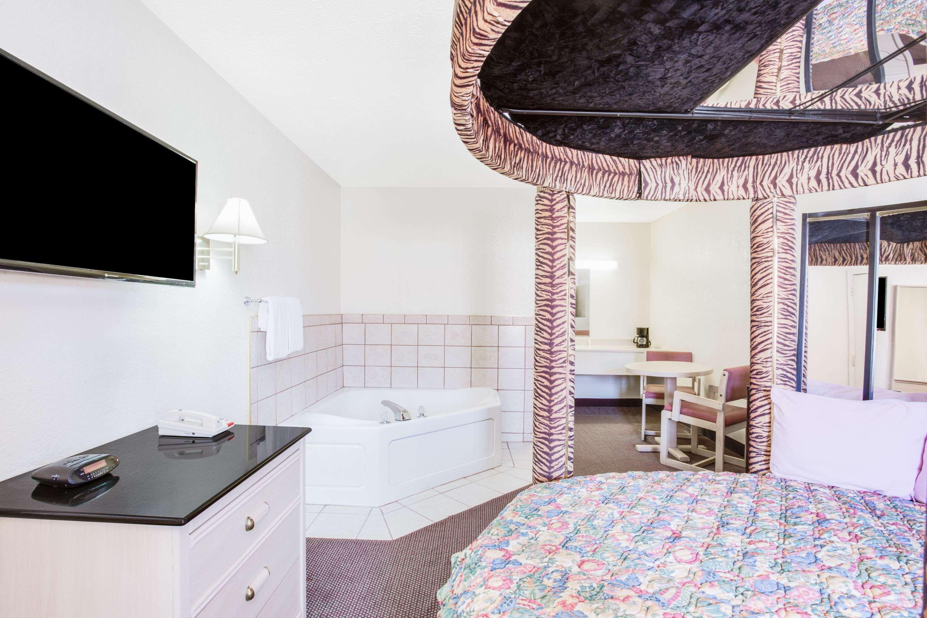 Travelodge by Wyndham Parkersburg — photo 5